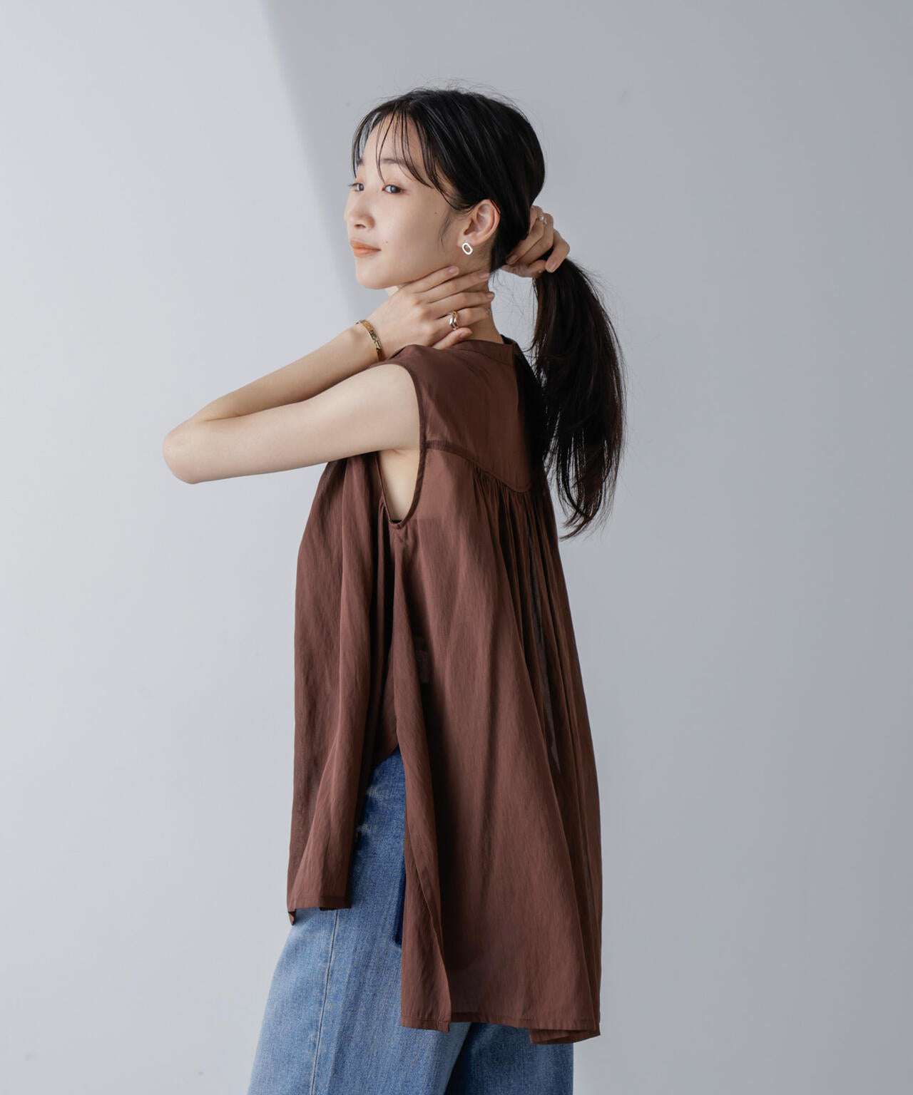 シアーノースリーブヘムブラウス