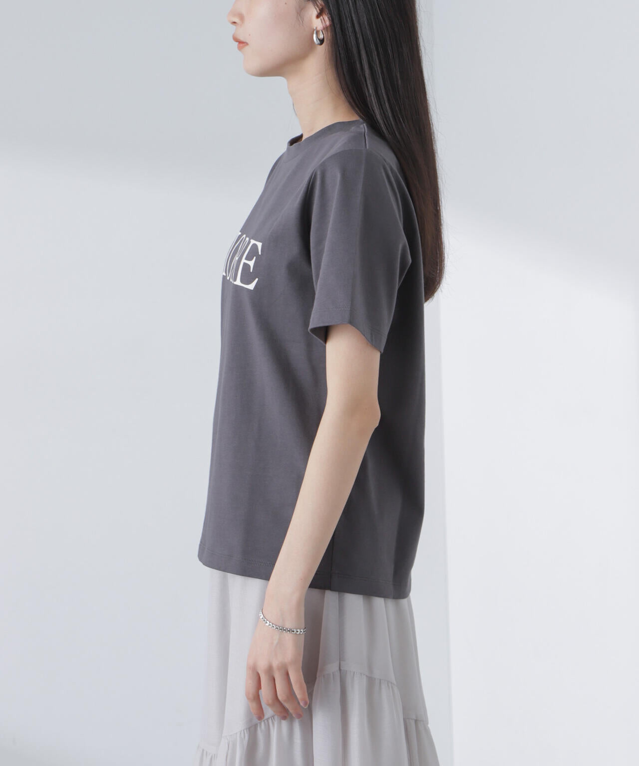 ロゴプリントTシャツ