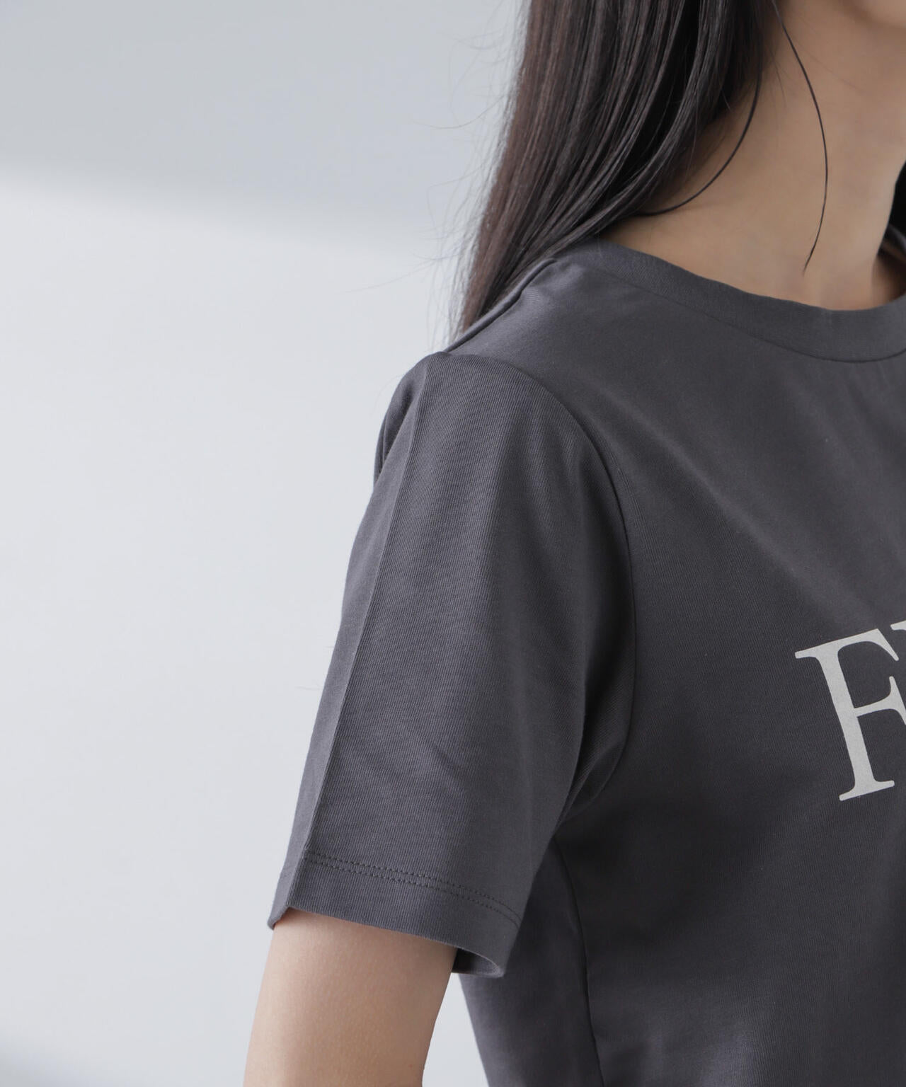 ロゴプリントTシャツ