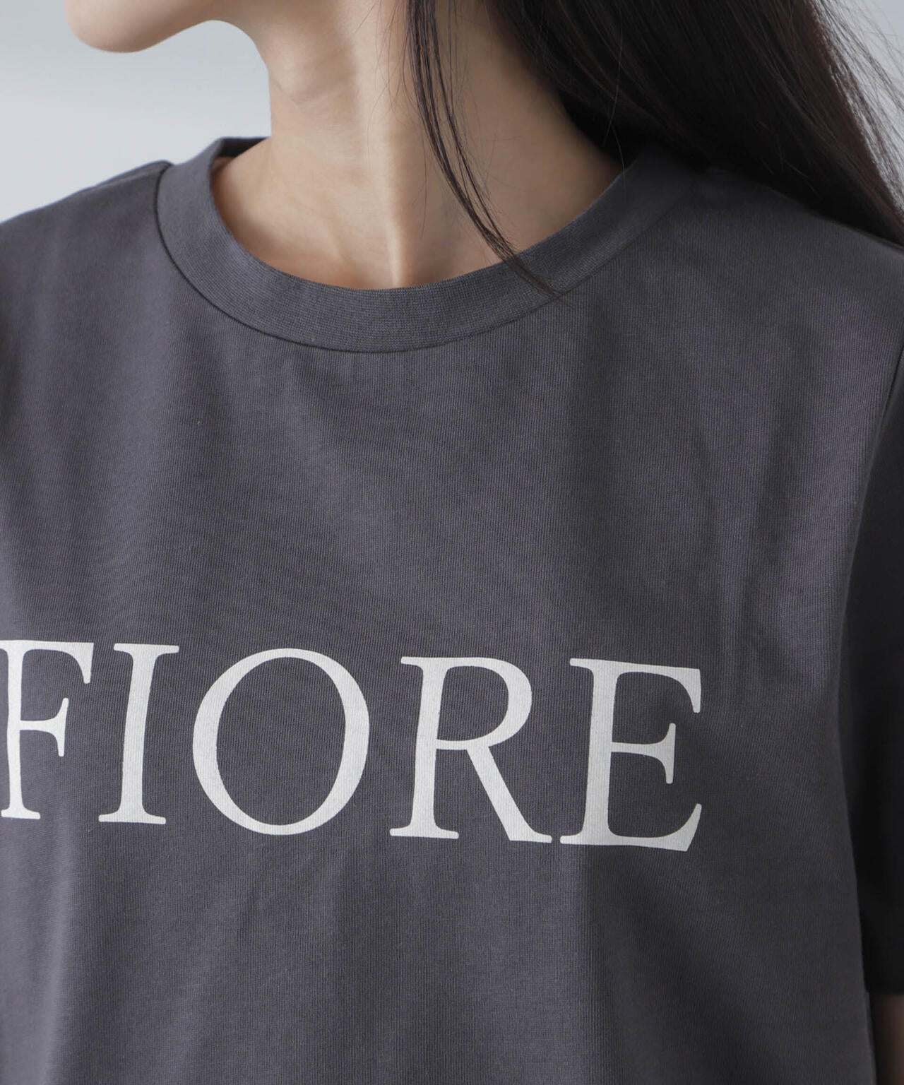 ロゴプリントTシャツ