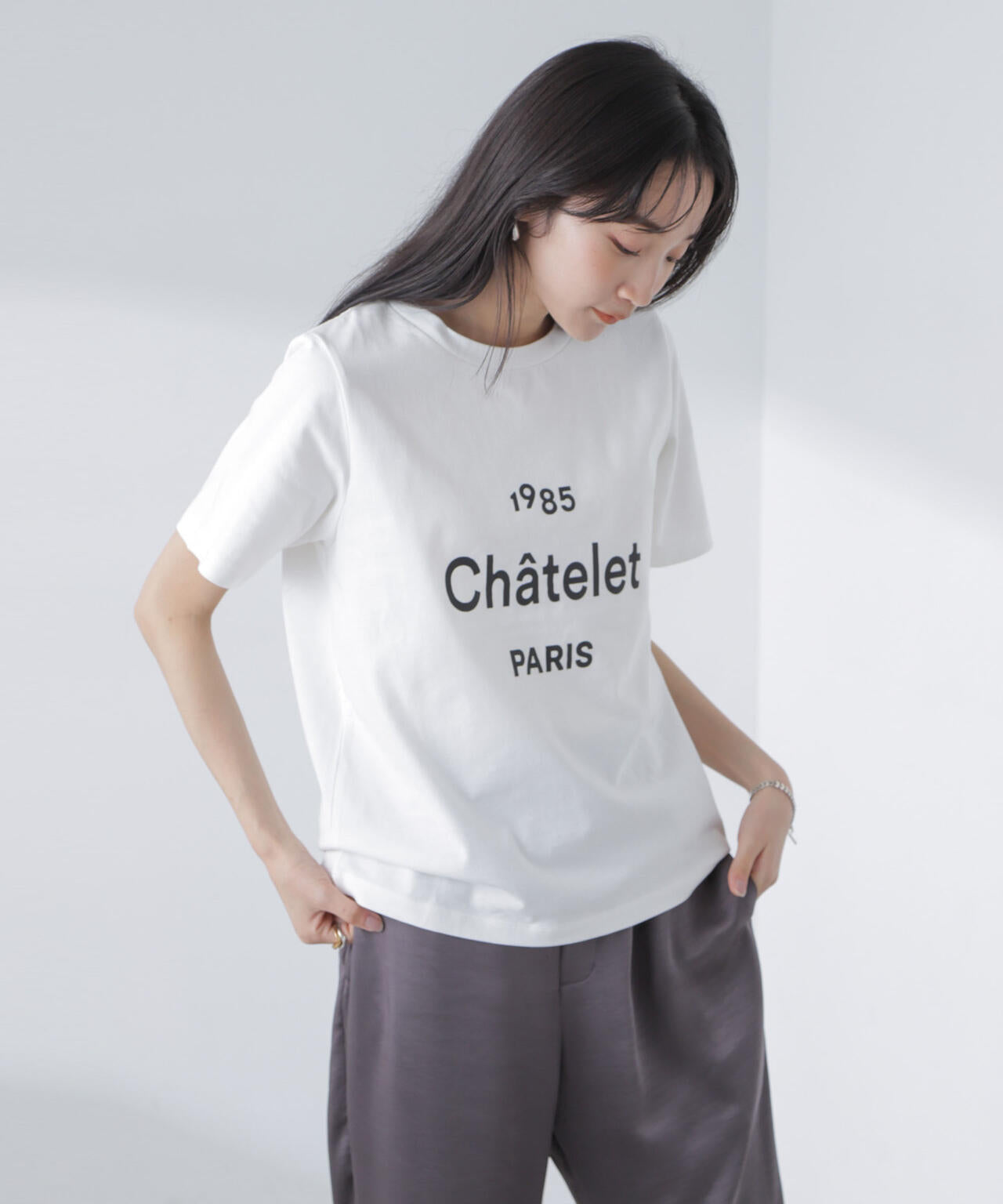 ロゴプリントTシャツ