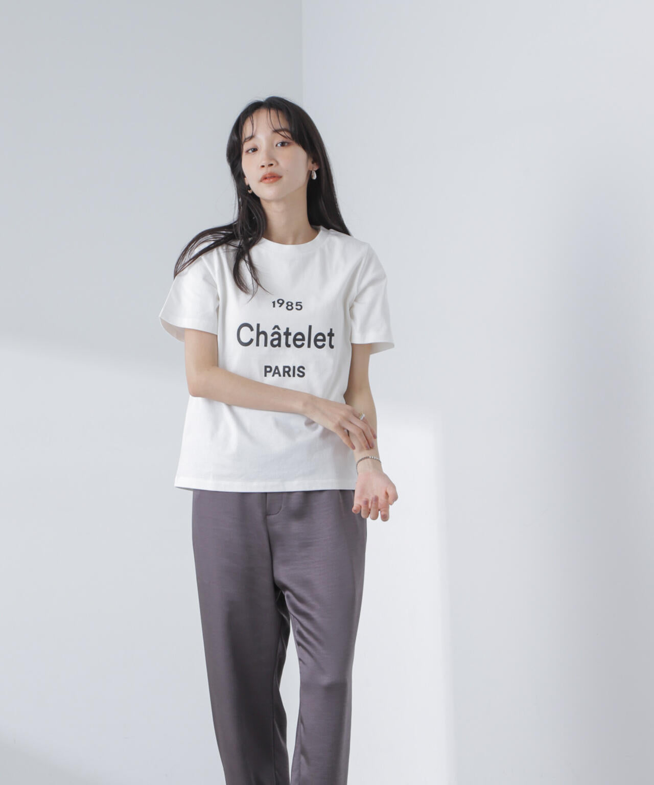 ロゴプリントTシャツ