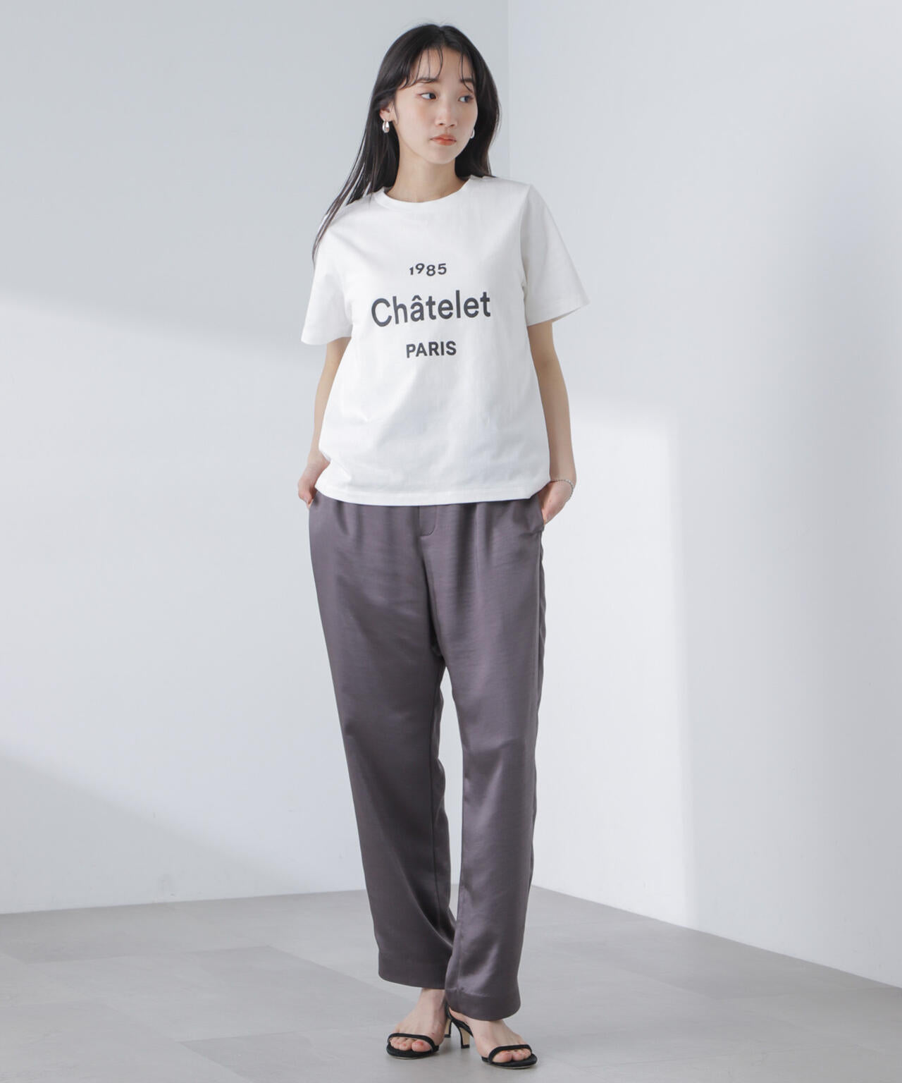 ロゴプリントTシャツ