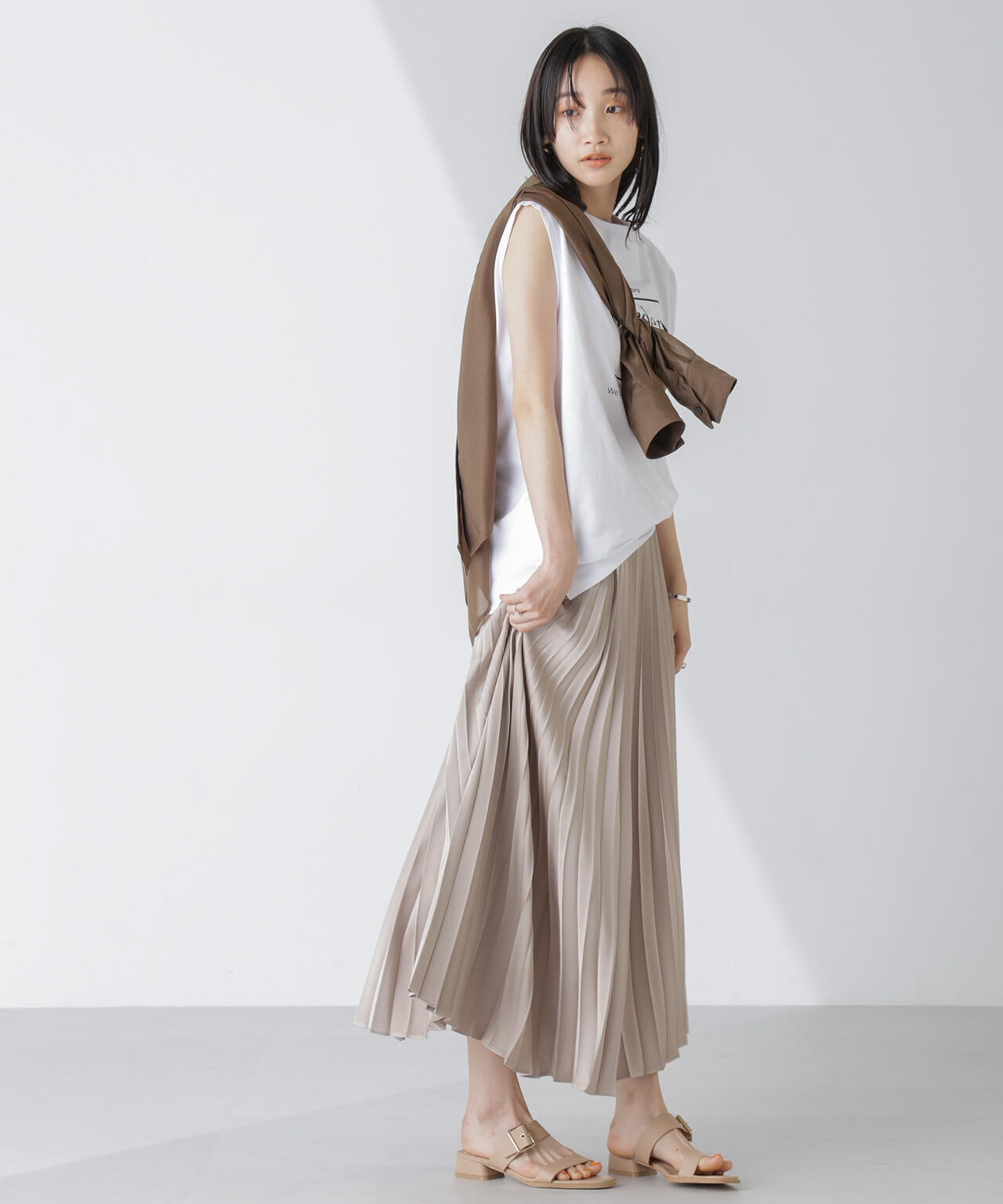 ノースリーブロゴプリントトップス