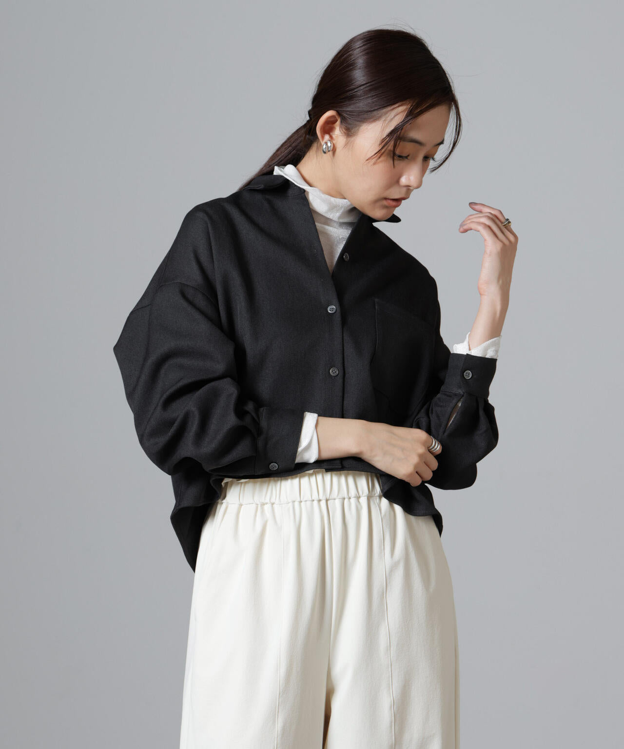 バックコンシャスクロップドシャツ（セットアップ可）