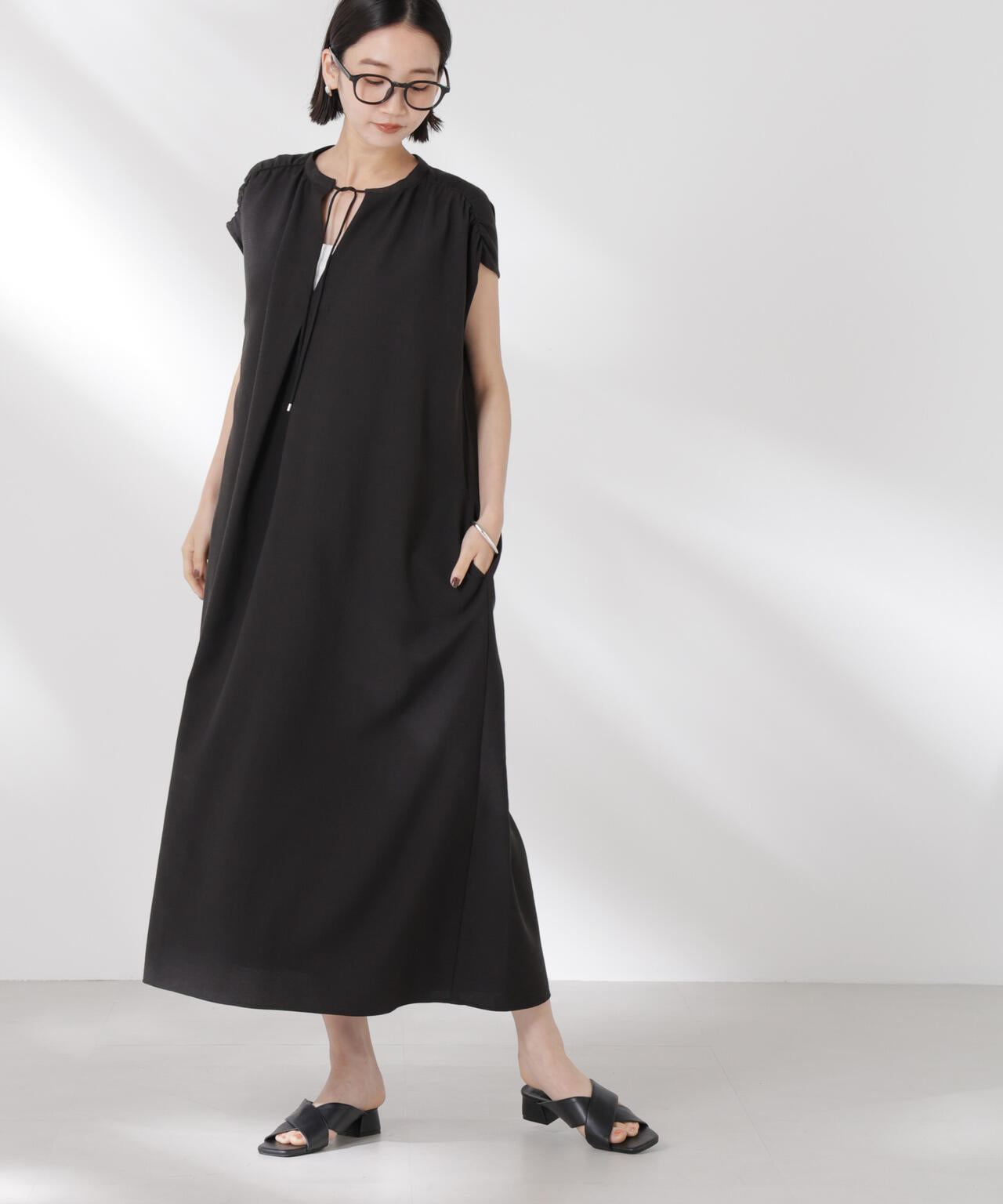 ギャザーショルダーフレアワンピース