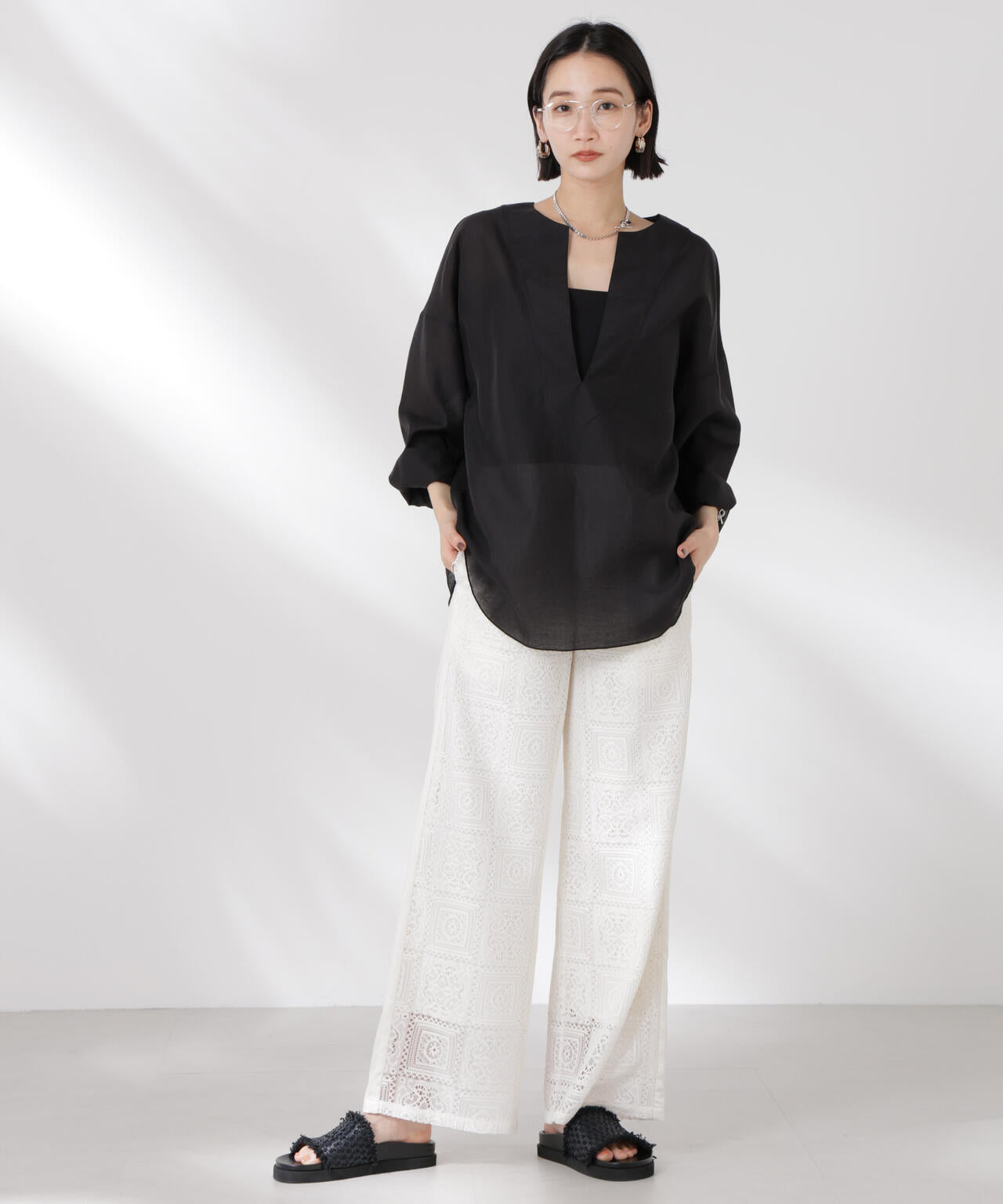 DeepVネックプルオーバーブラウス