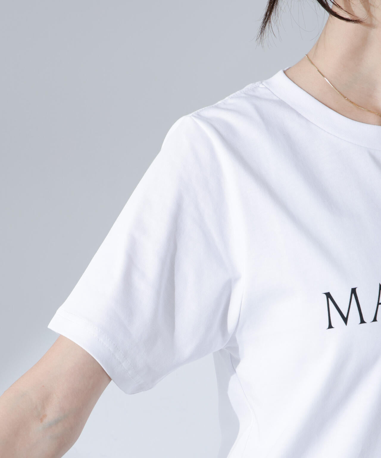 ロゴプリントTシャツ