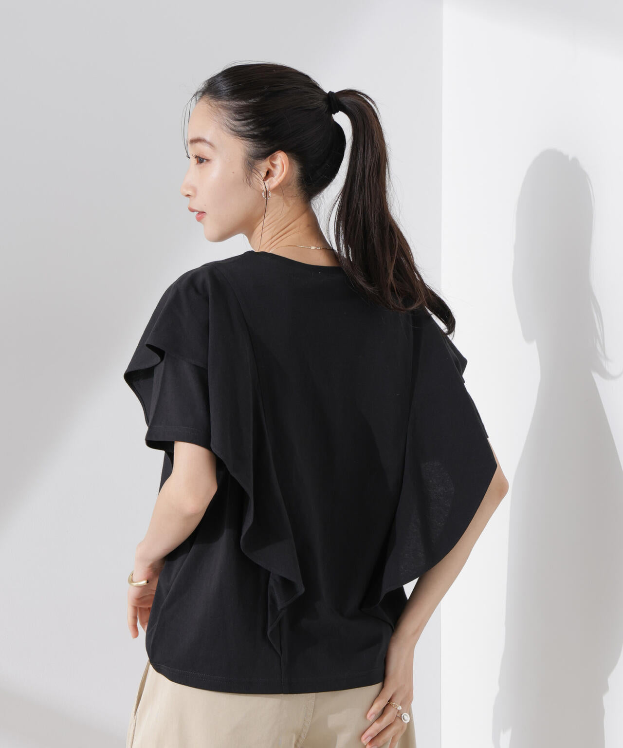 ラッフルデザインTシャツ