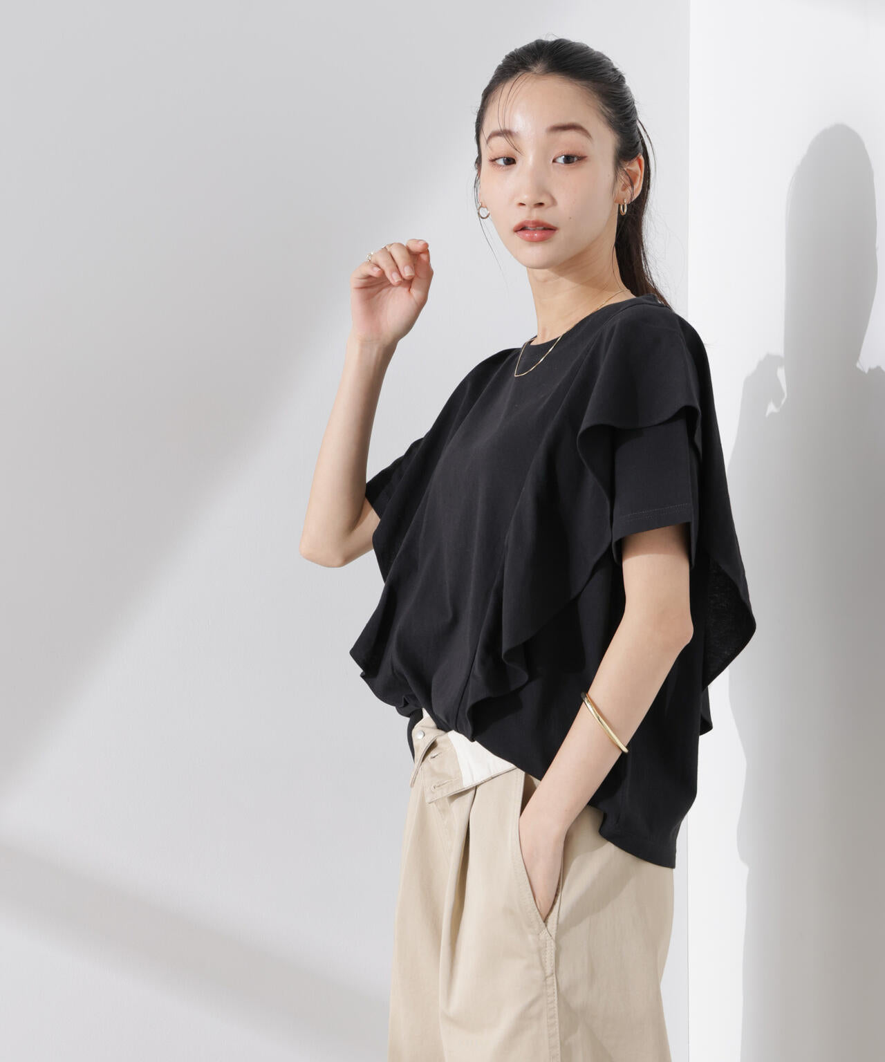 ラッフルデザインTシャツ