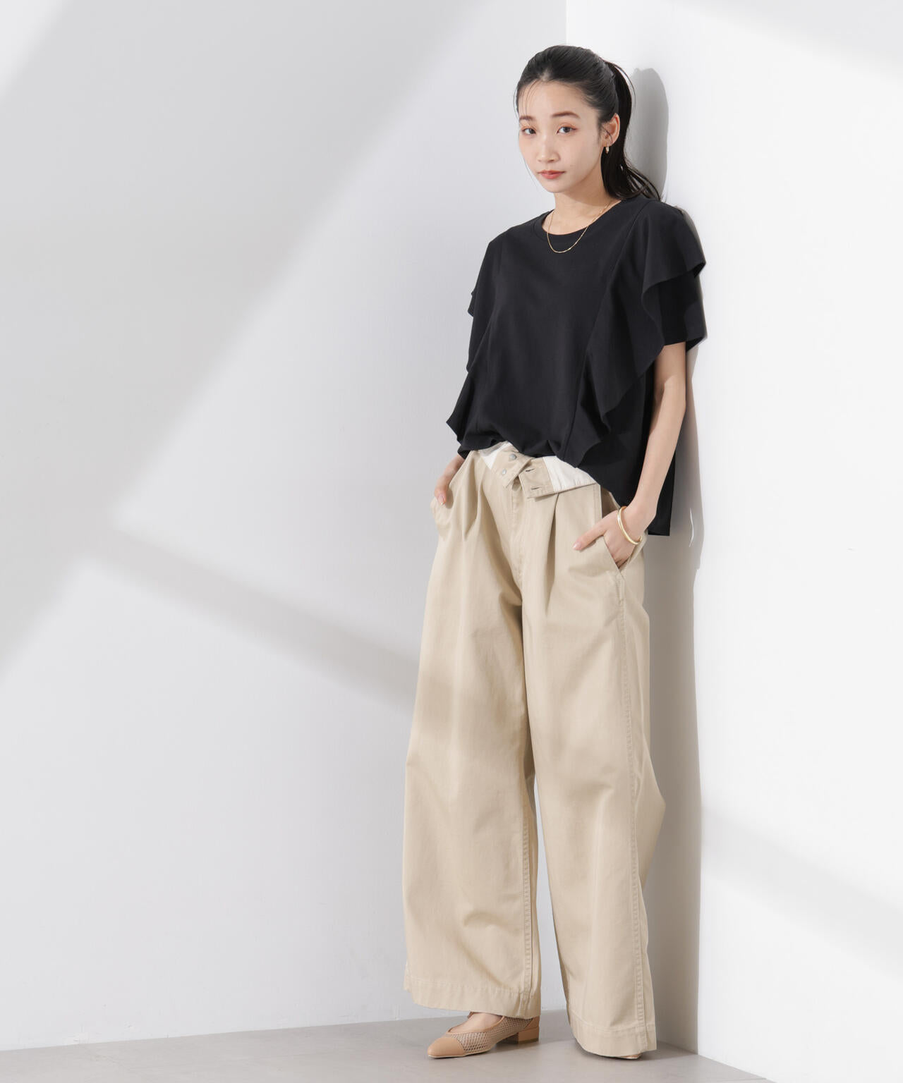 ラッフルデザインTシャツ