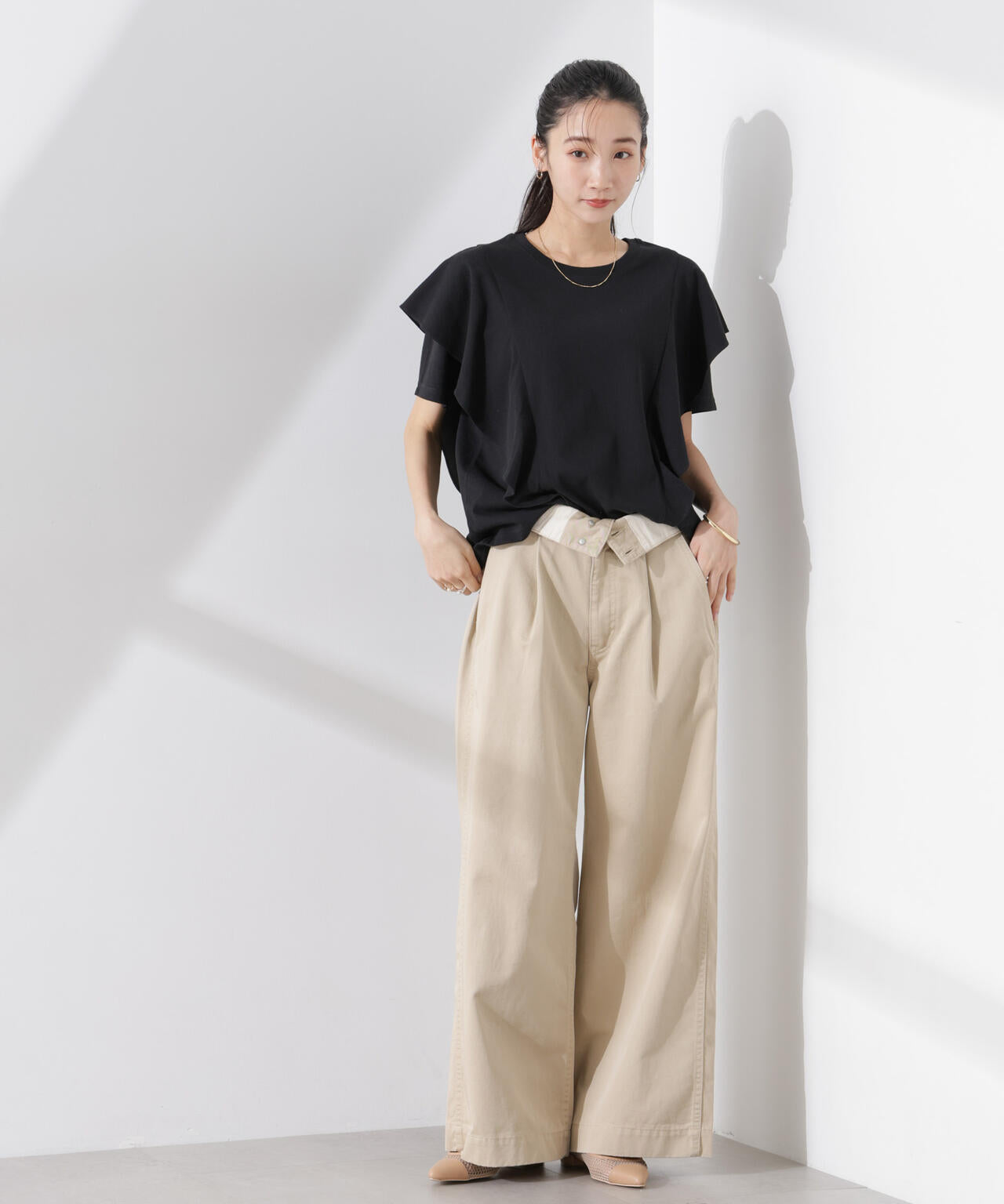 ラッフルデザインTシャツ