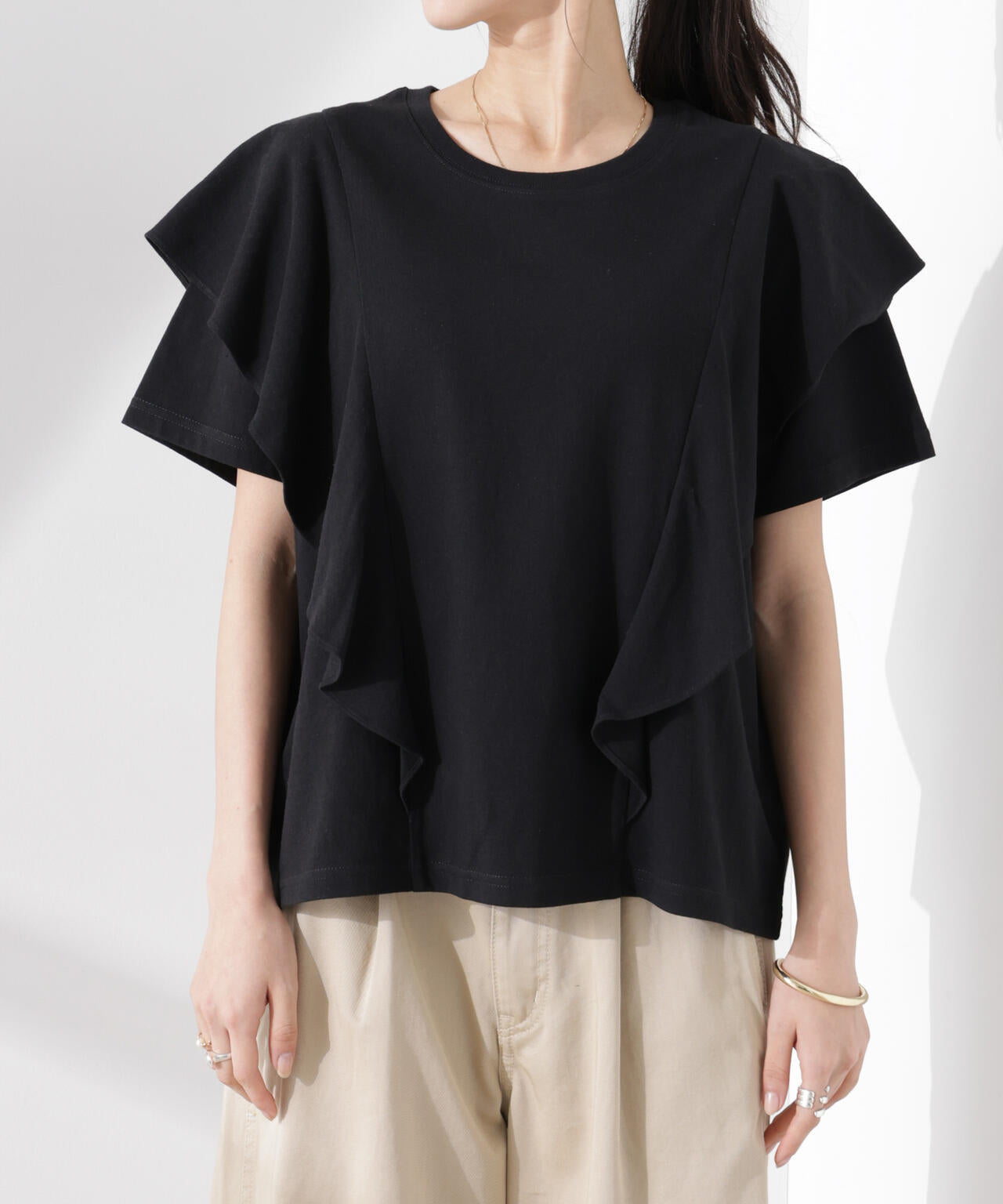 ラッフルデザインTシャツ