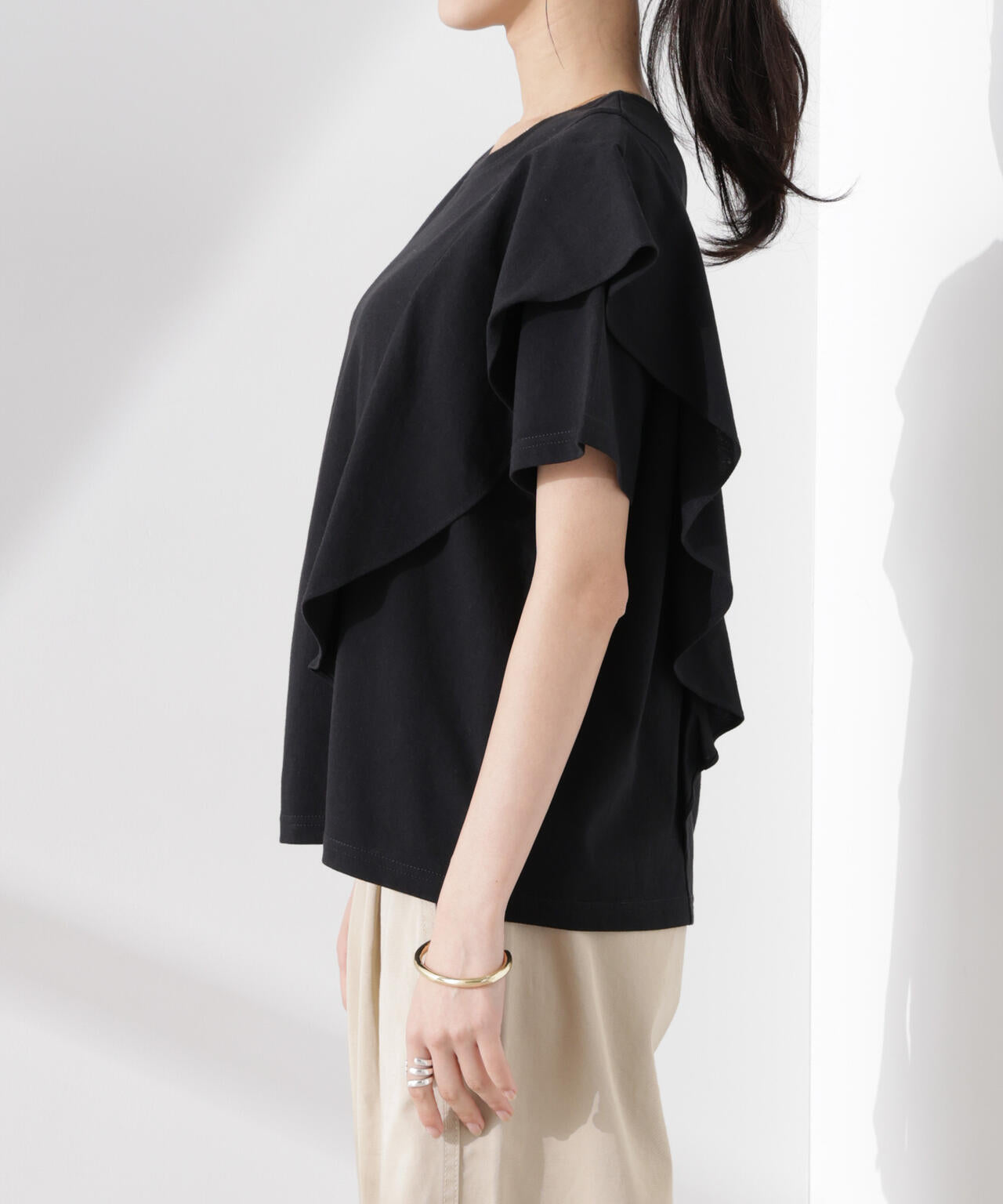 ラッフルデザインTシャツ