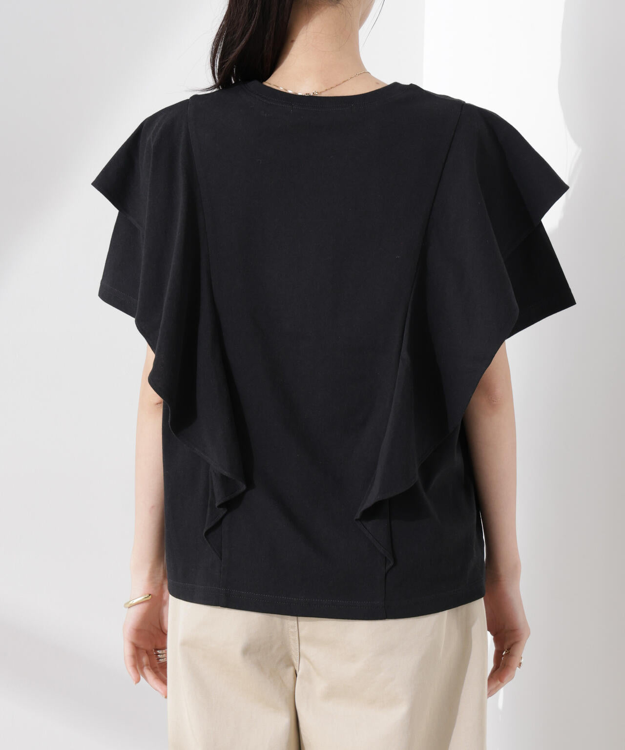 ラッフルデザインTシャツ