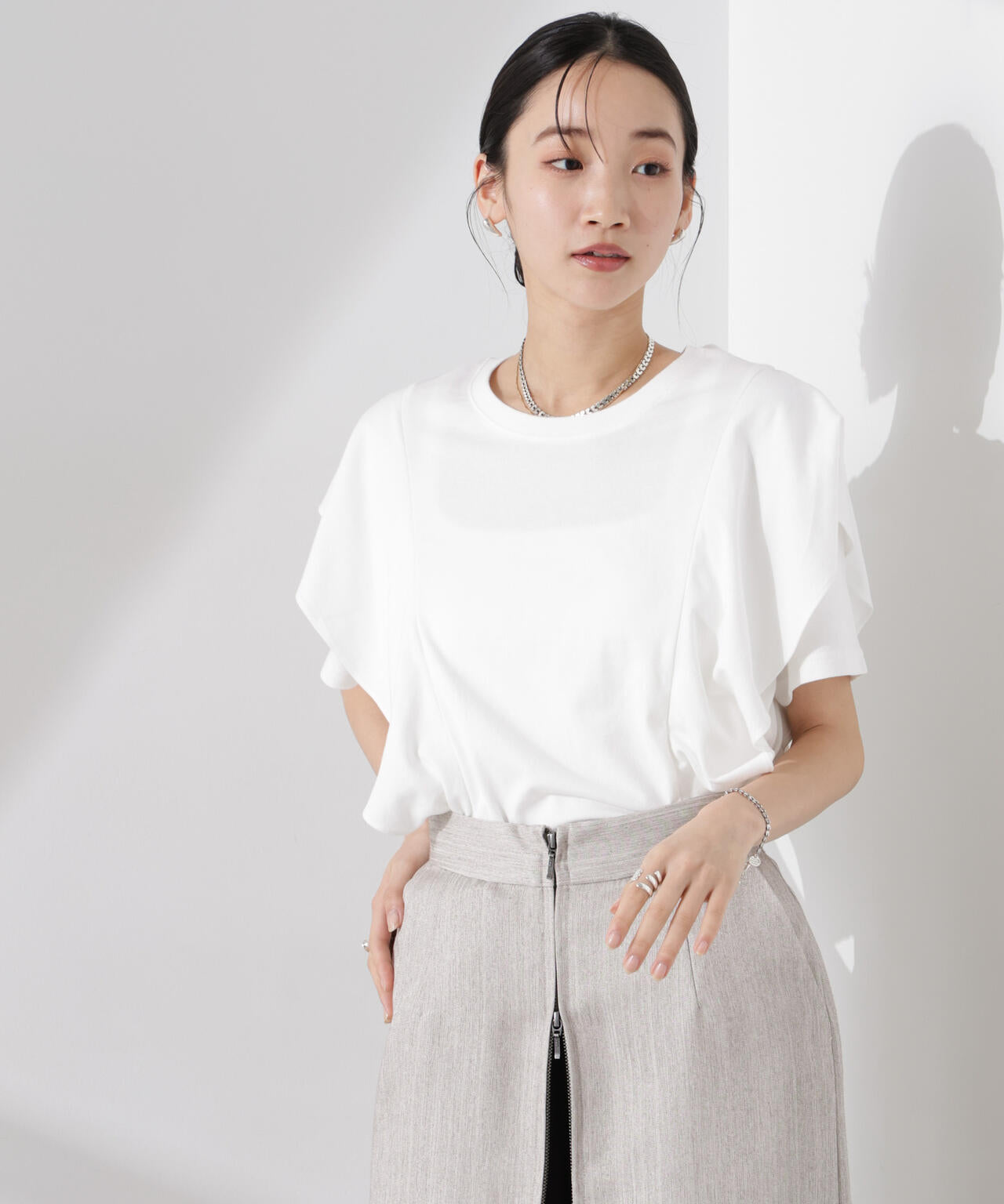 ラッフルデザインTシャツ