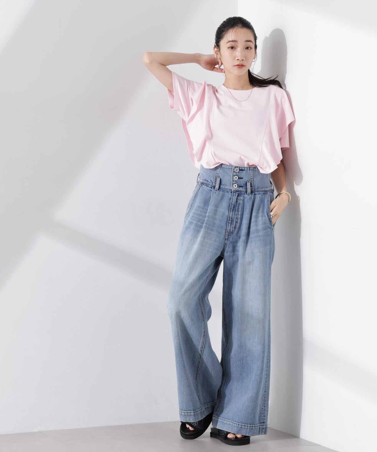 ラッフルデザインTシャツ