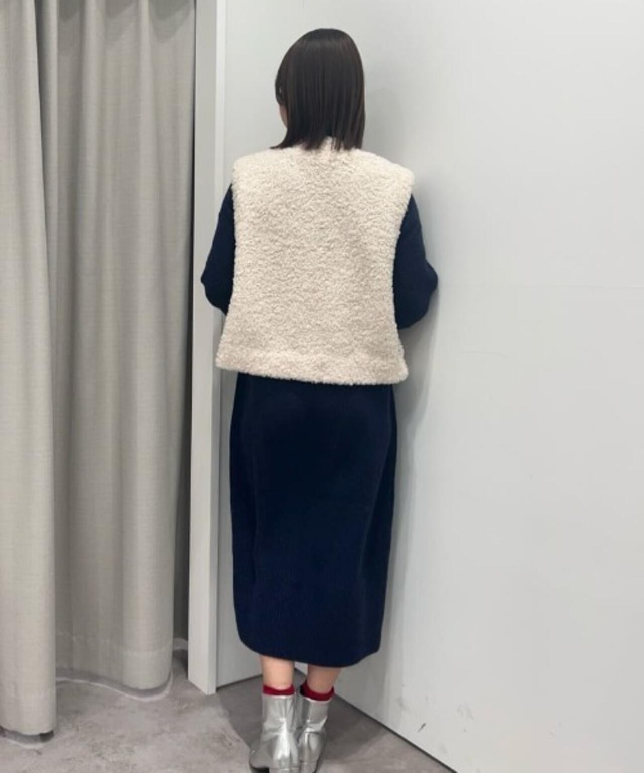 釦ディティールニットワンピース