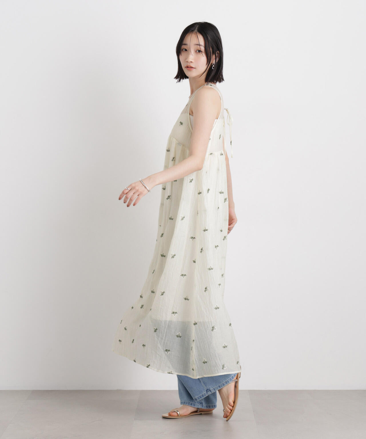 小花柄エンブロイダリーシアーギャザーワンピース