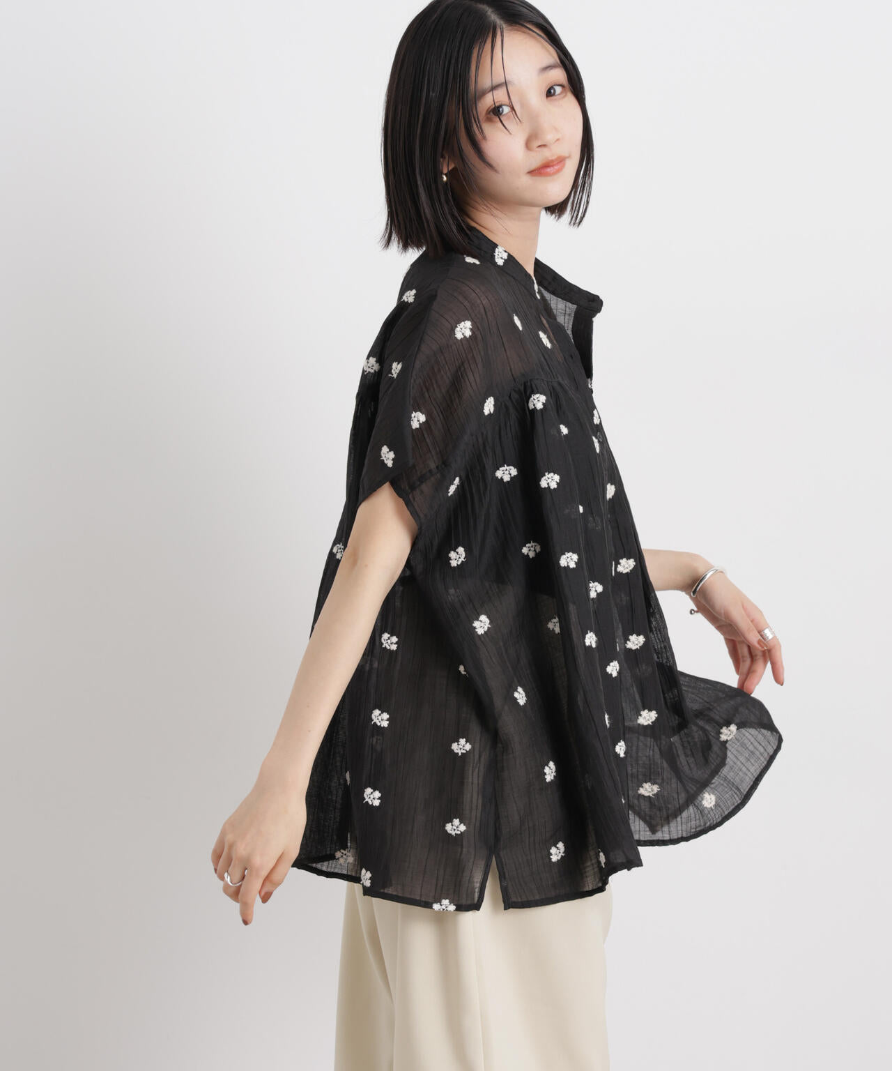 小花柄エンブロイダリーシアーワイドブラウス