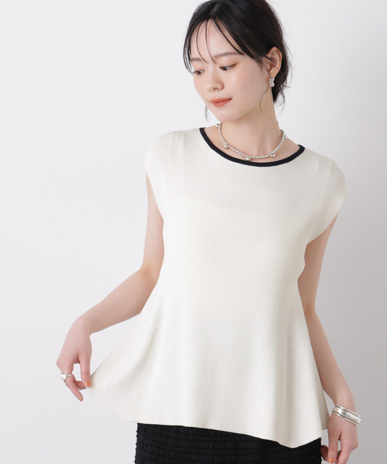 多機能素材 バイカラーフレアシルエットノースリーブニット