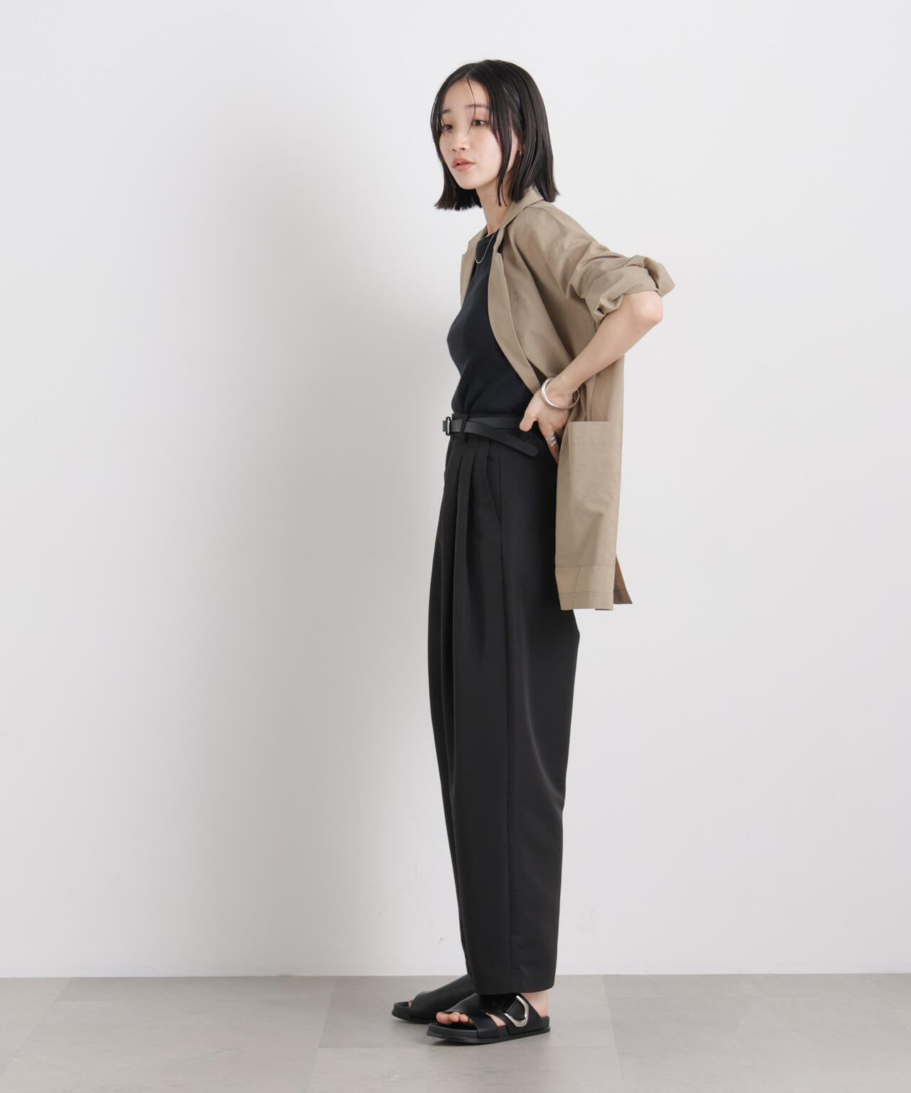 平織りツータックワイドパンツ