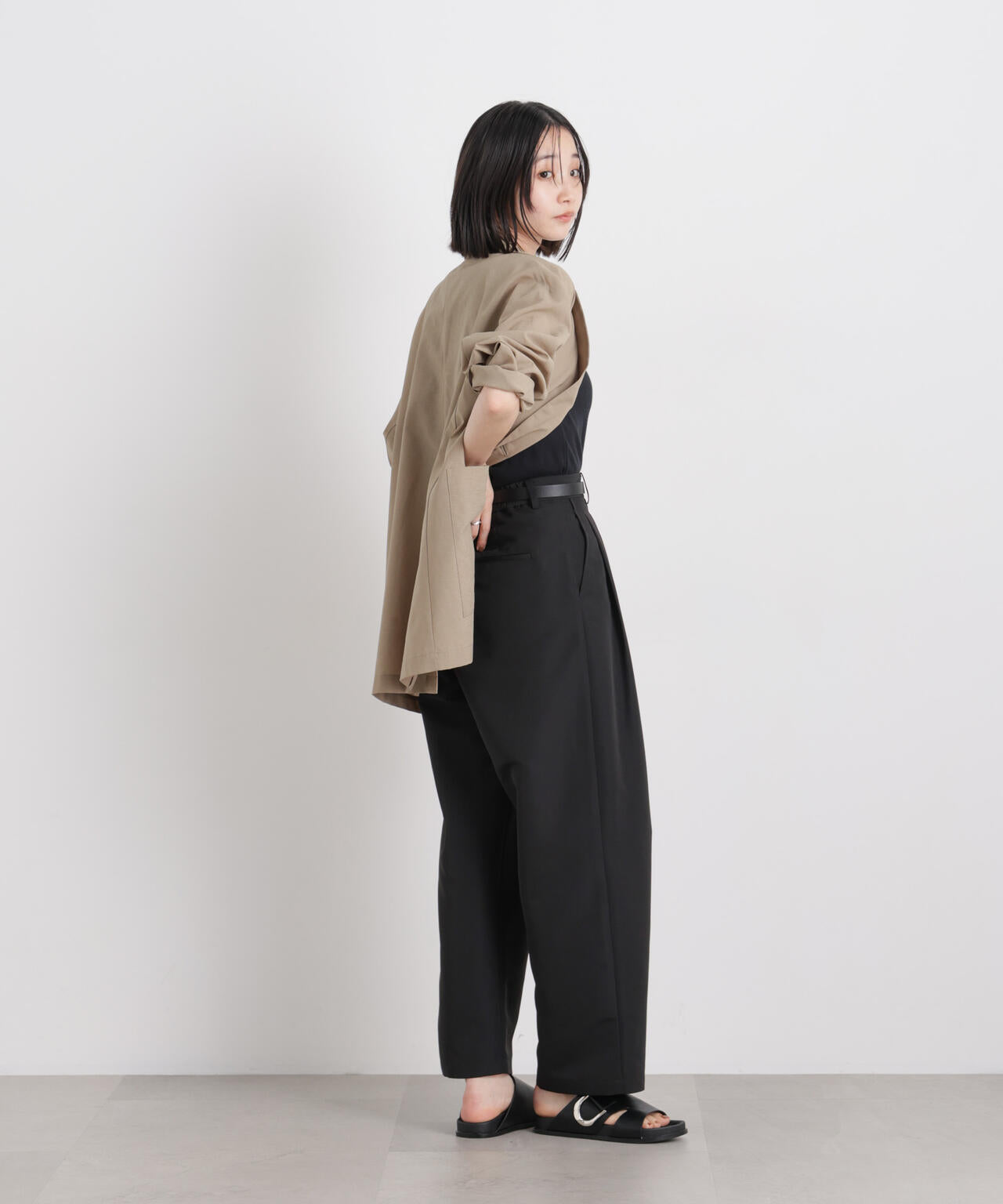 平織りツータックワイドパンツ