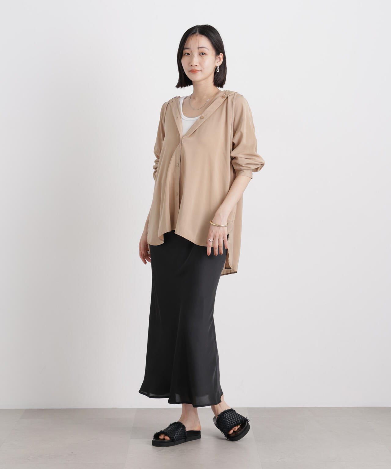 シアーサテンマキシスカート