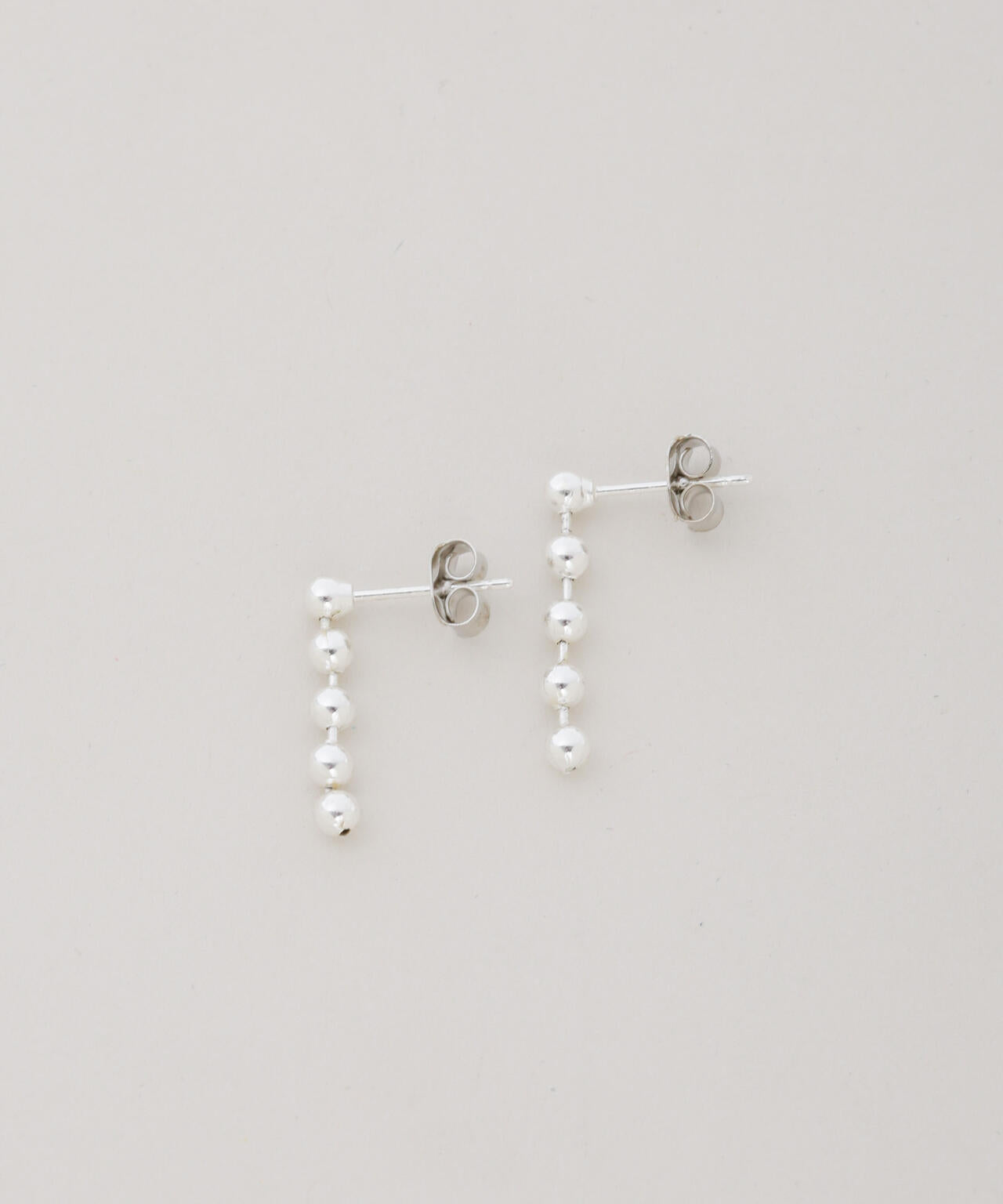 ボールチェーンドロップピアス