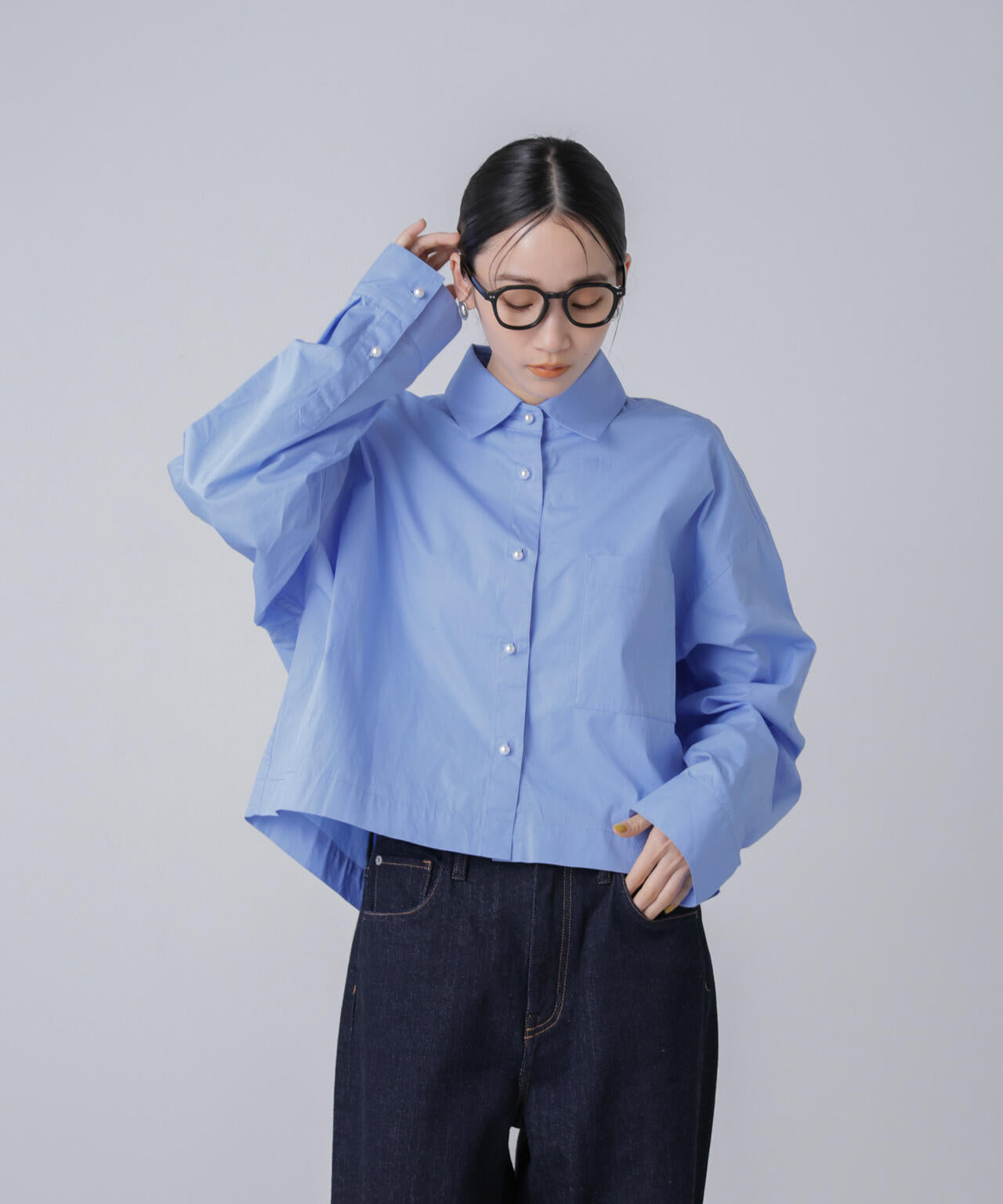 WEB限定/パールボタンクロップドシャツ