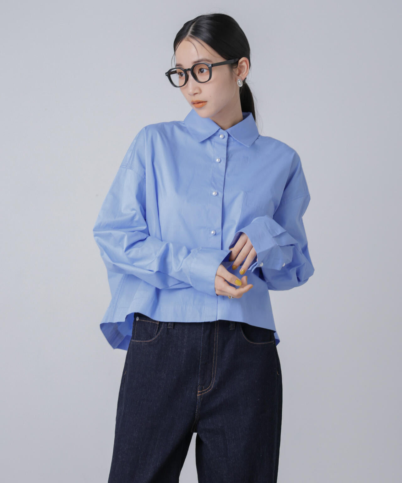 WEB限定/パールボタンクロップドシャツ