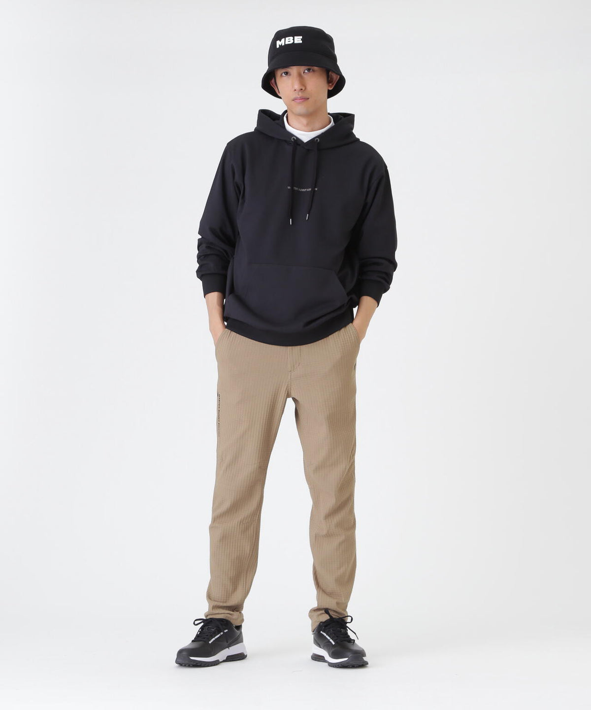 H:182cm/C:93/W:77/H:91 着用サイズ：5