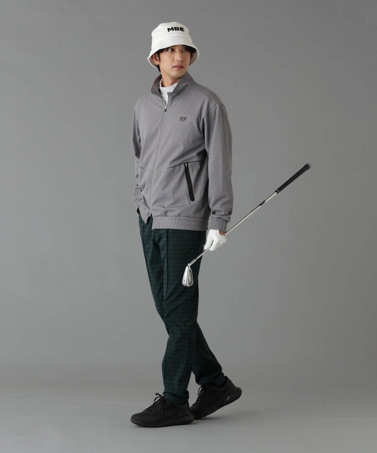 H:182cm/C:93/W:77/H:91 着用サイズ：5