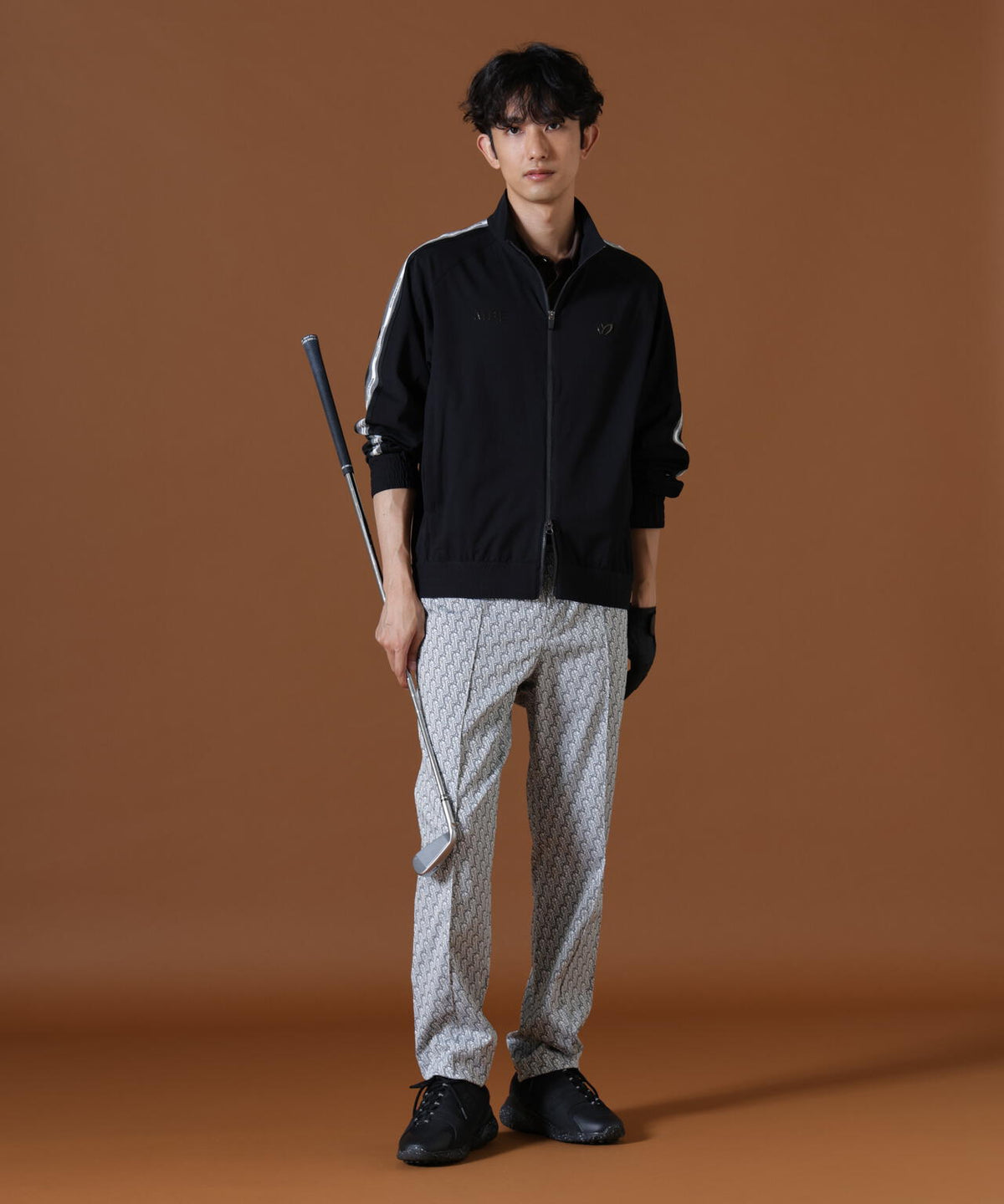 H:182cm/C:93/W:77/H:91 着用サイズ：5