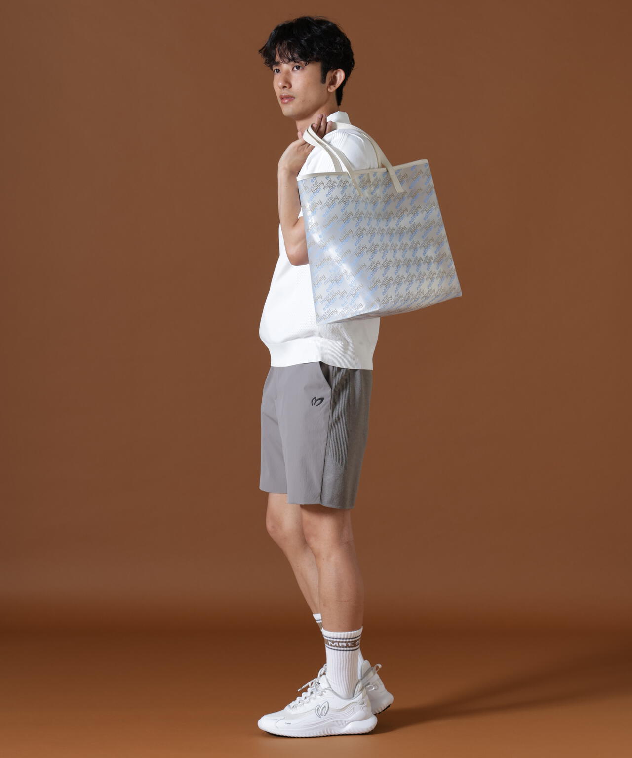 H:182cm/C:93/W:77/H:91 着用サイズ：5