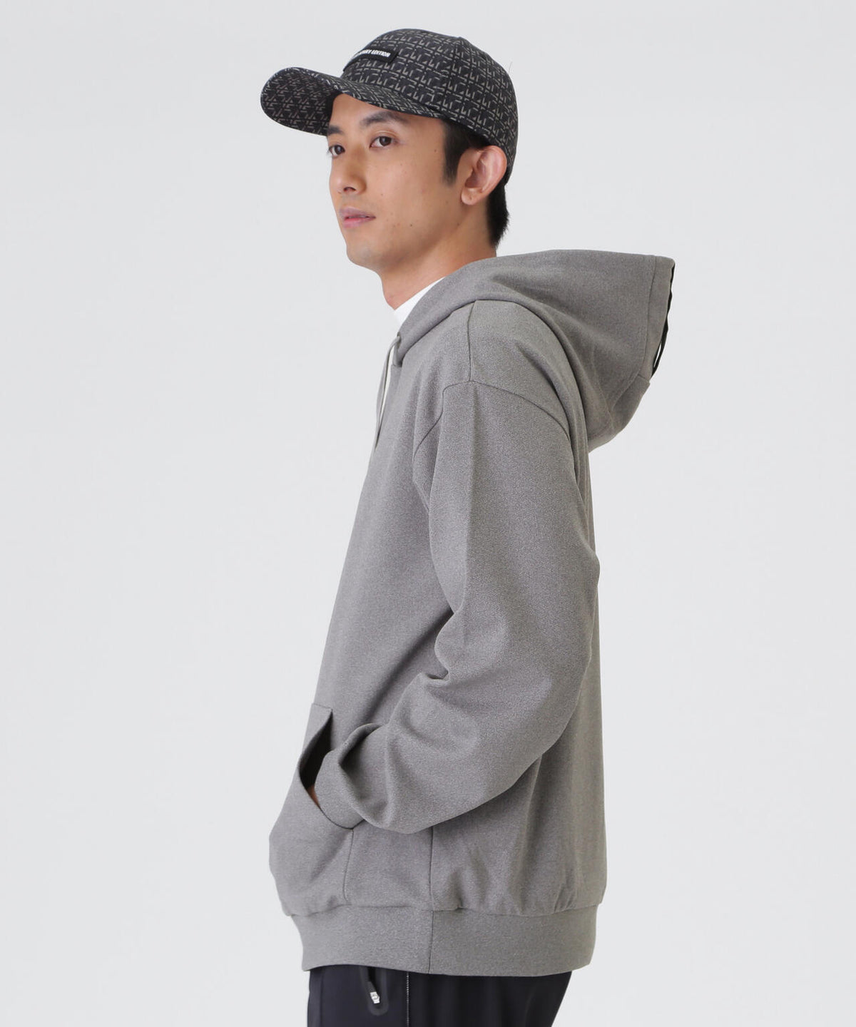 H:182cm/C:93/W:77/H:91 着用サイズ：5