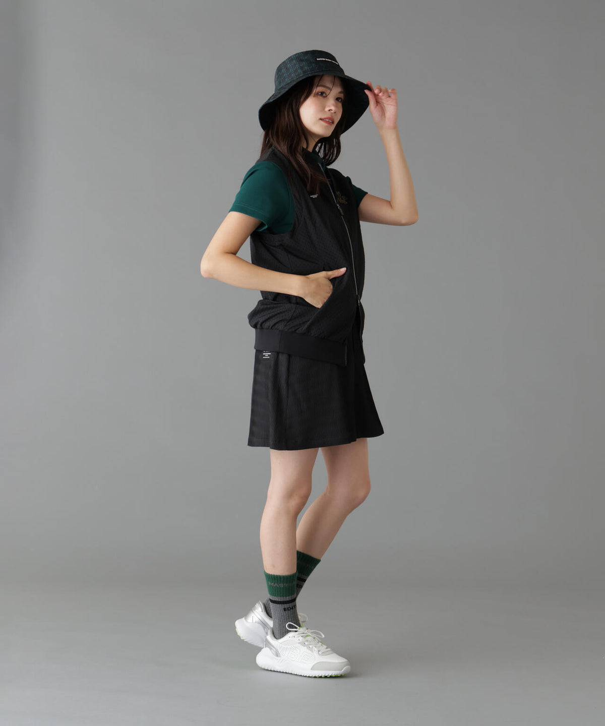 Height : 160 Bust : 80 Waist : 58 Hips : 83 着用サイズ：1