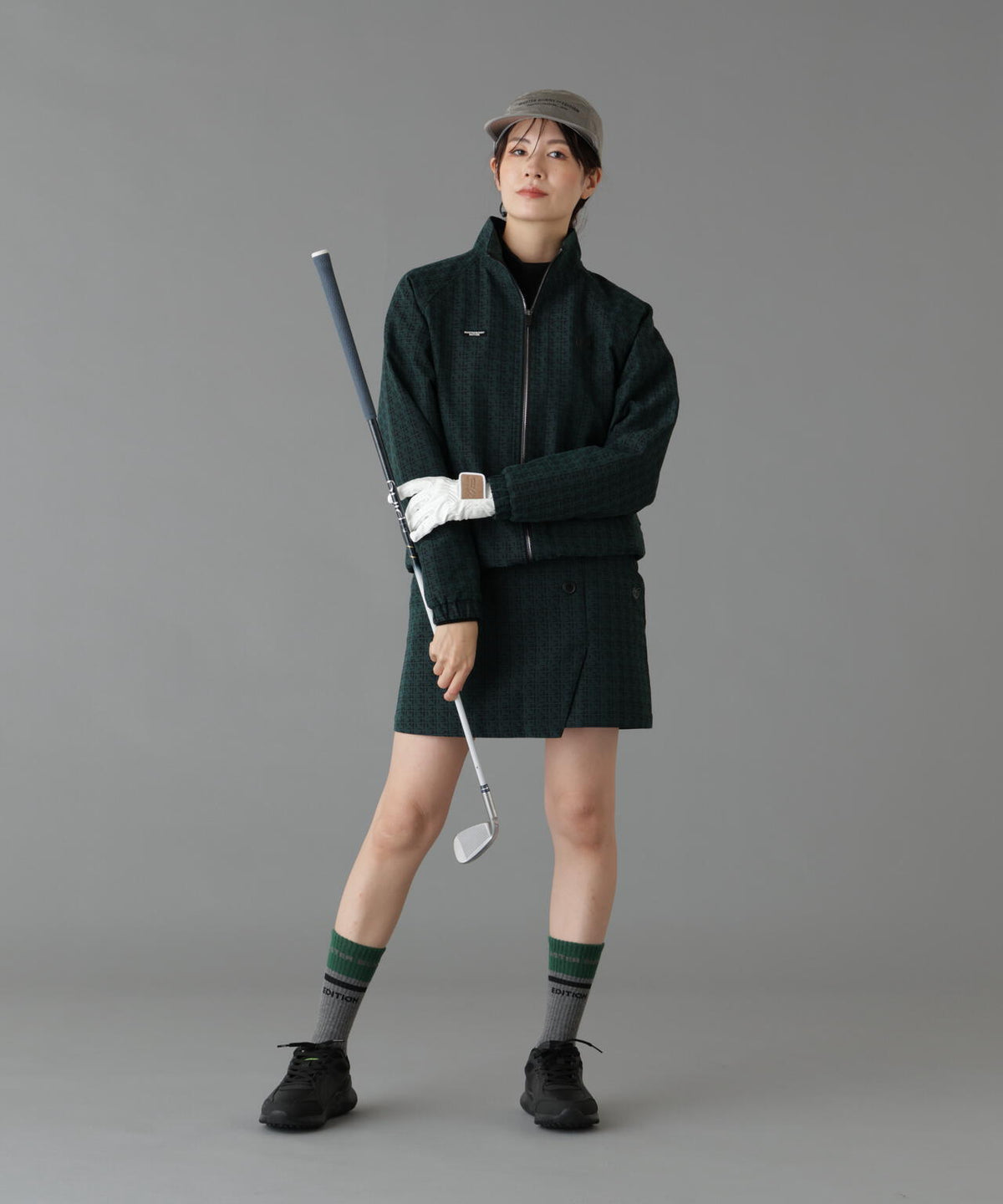 Height : 160 Bust : 80 Waist : 58 Hips : 83 着用サイズ：1