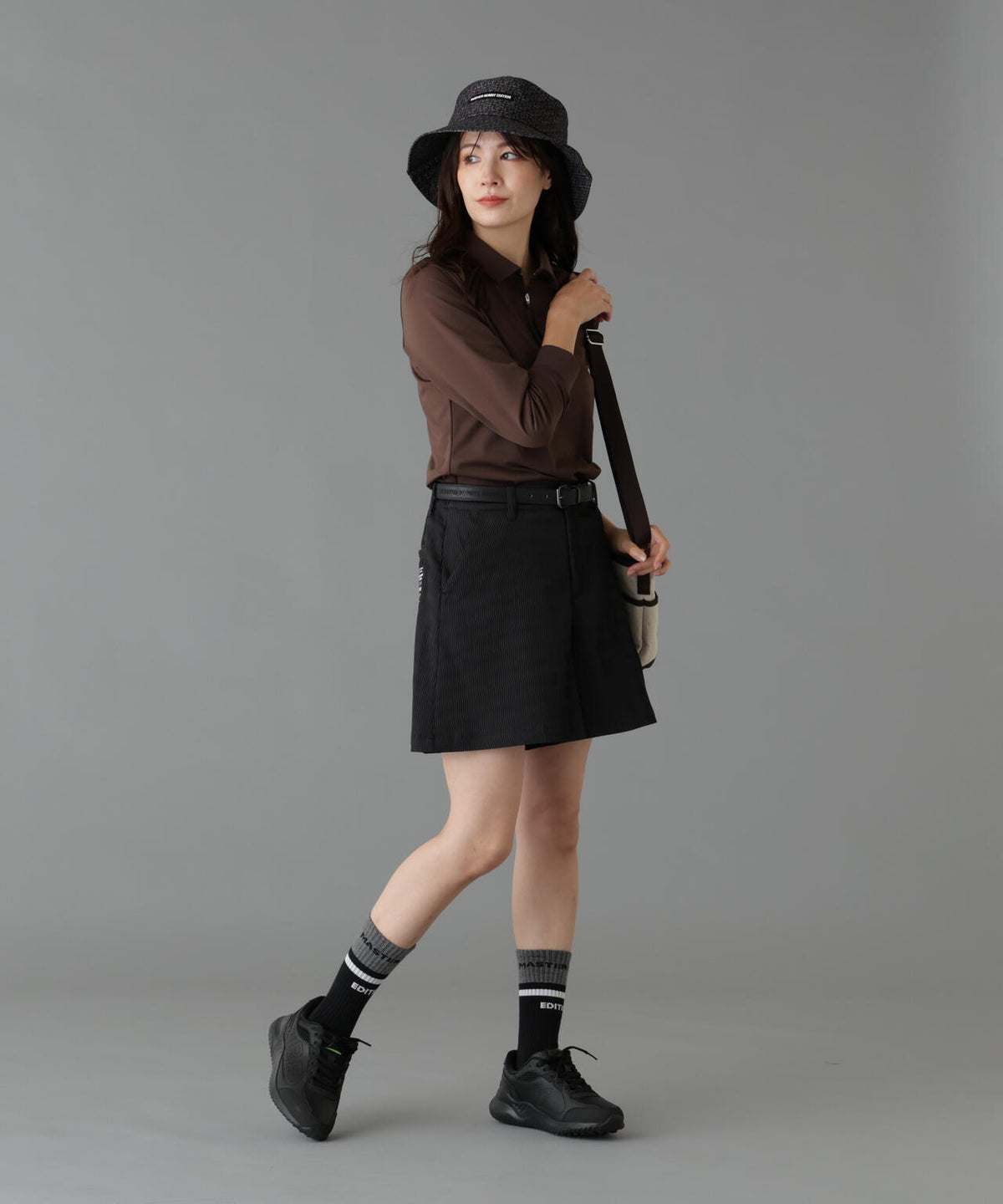 Height : 160 Bust : 80 Waist : 58 Hips : 83 着用サイズ：1