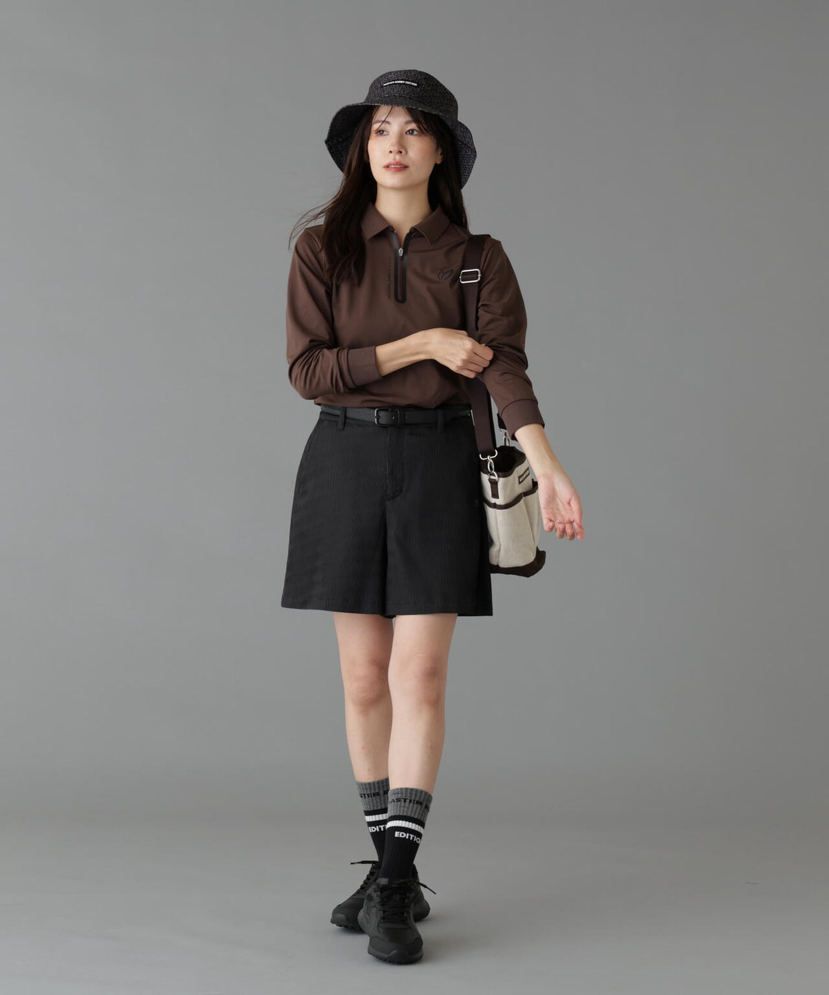 Height : 160 Bust : 80 Waist : 58 Hips : 83 着用サイズ：1