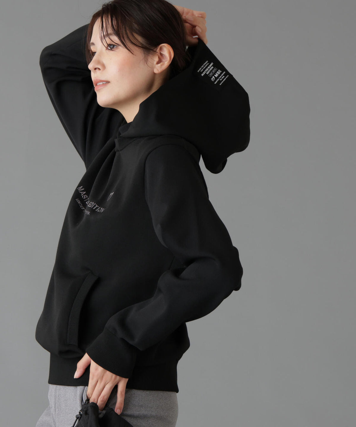 Height : 160 Bust : 80 Waist : 58 Hips : 83 着用サイズ：1