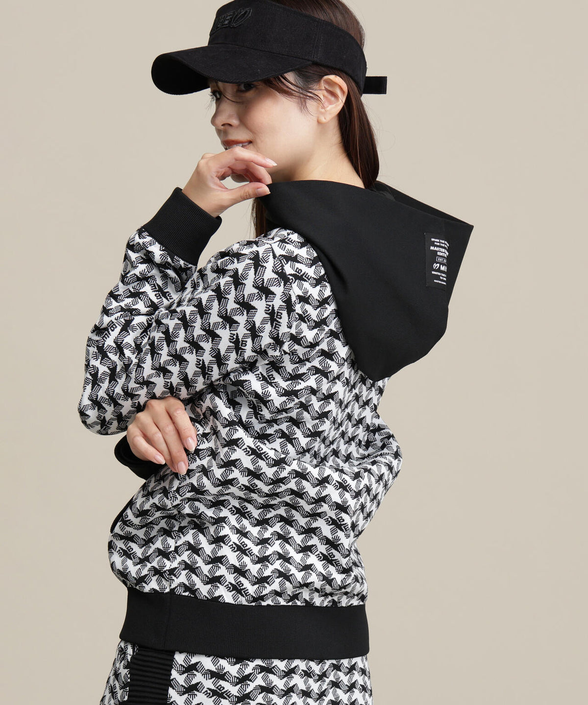 Height : 160 Bust : 80 Waist : 58 Hips : 83 着用サイズ：1