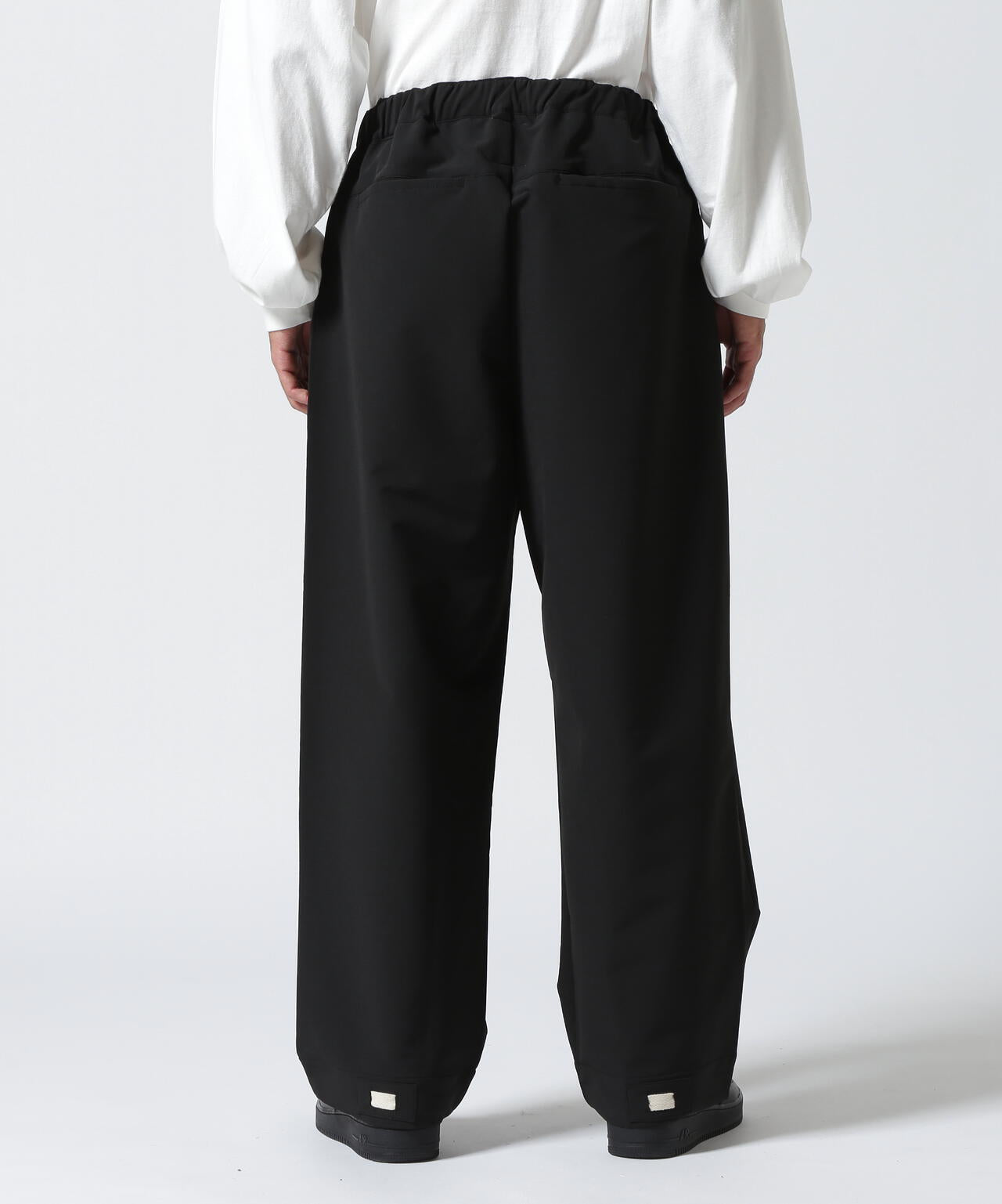 B omnivore  STRETCH POLYESTER BALLOON TACK PANTS