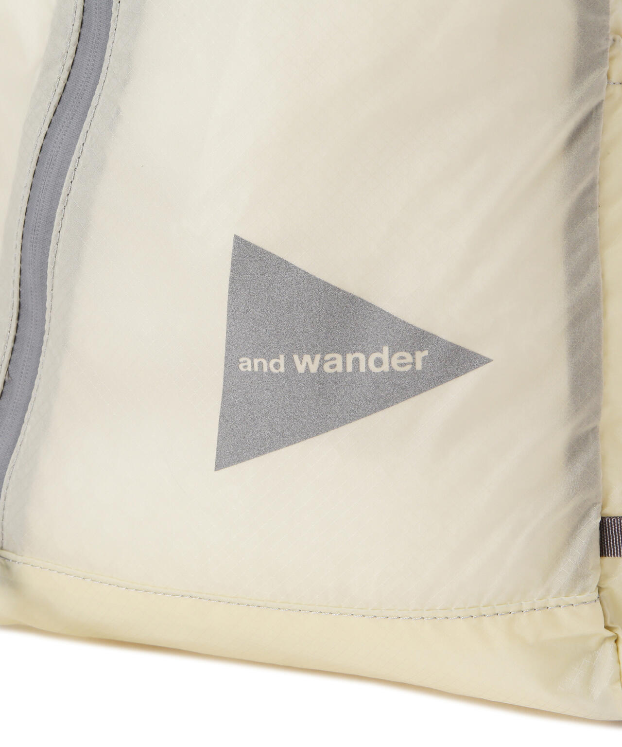 and wander/アンドワンダー  sil daypack