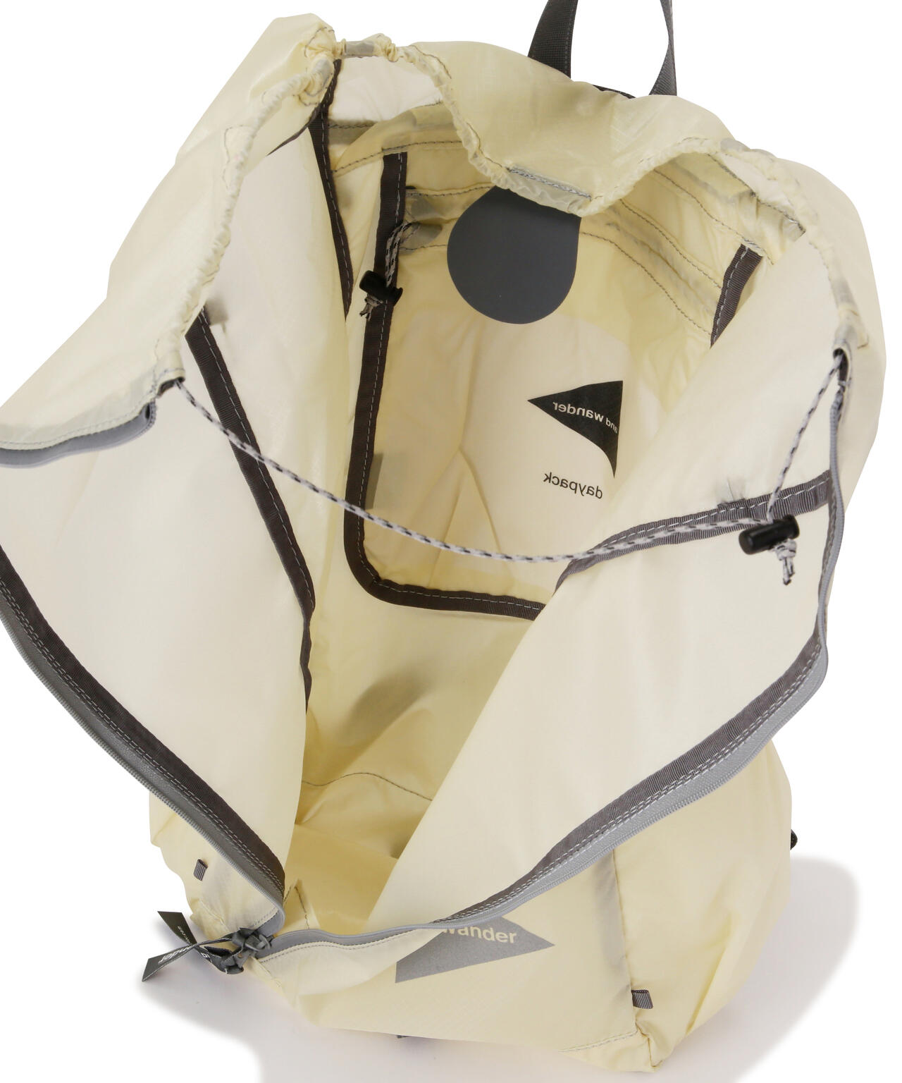 and wander/アンドワンダー  sil daypack