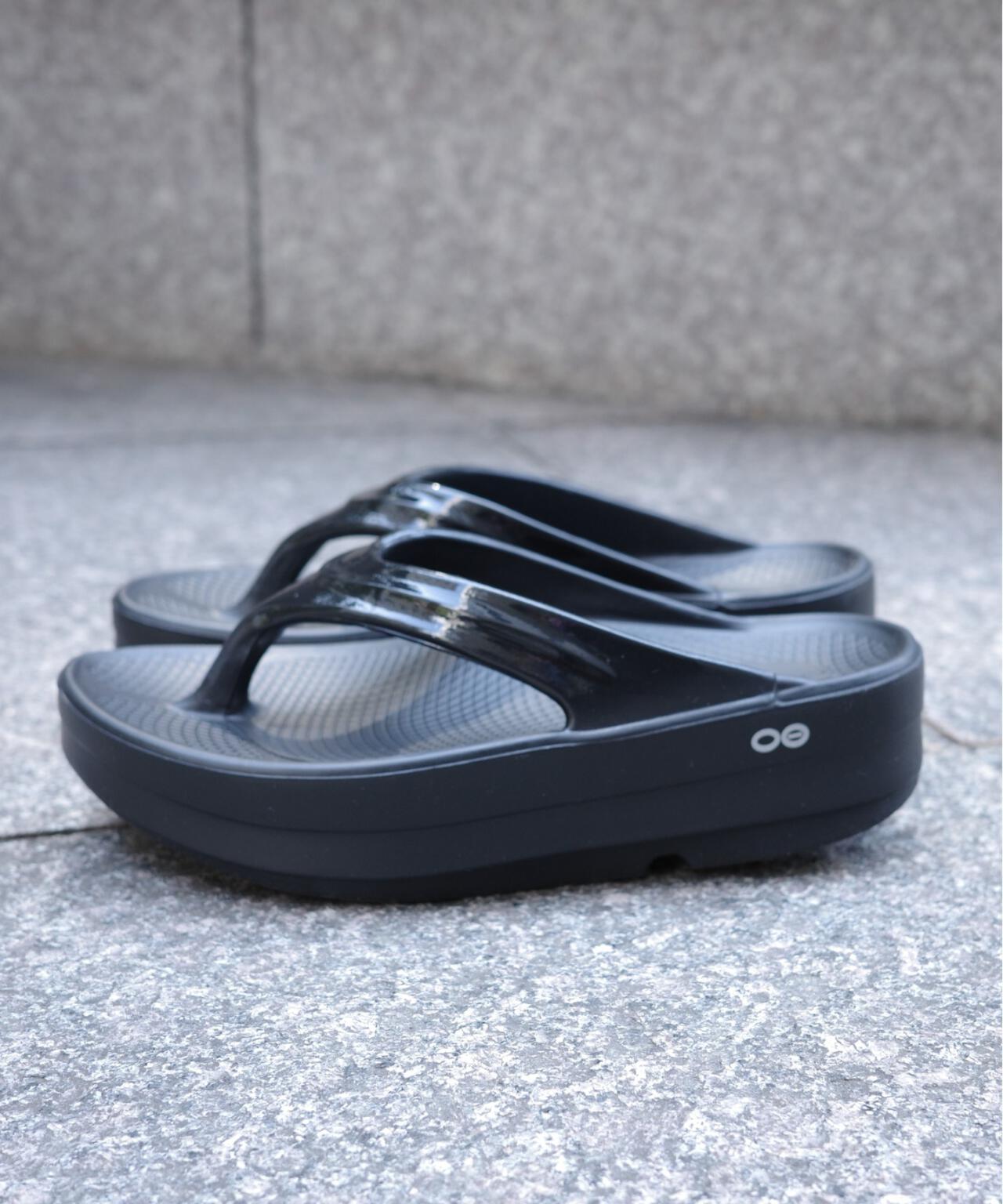 OOFOS/ウーフォス　OOmega ウーメガ　リカバリーサンダル　厚底