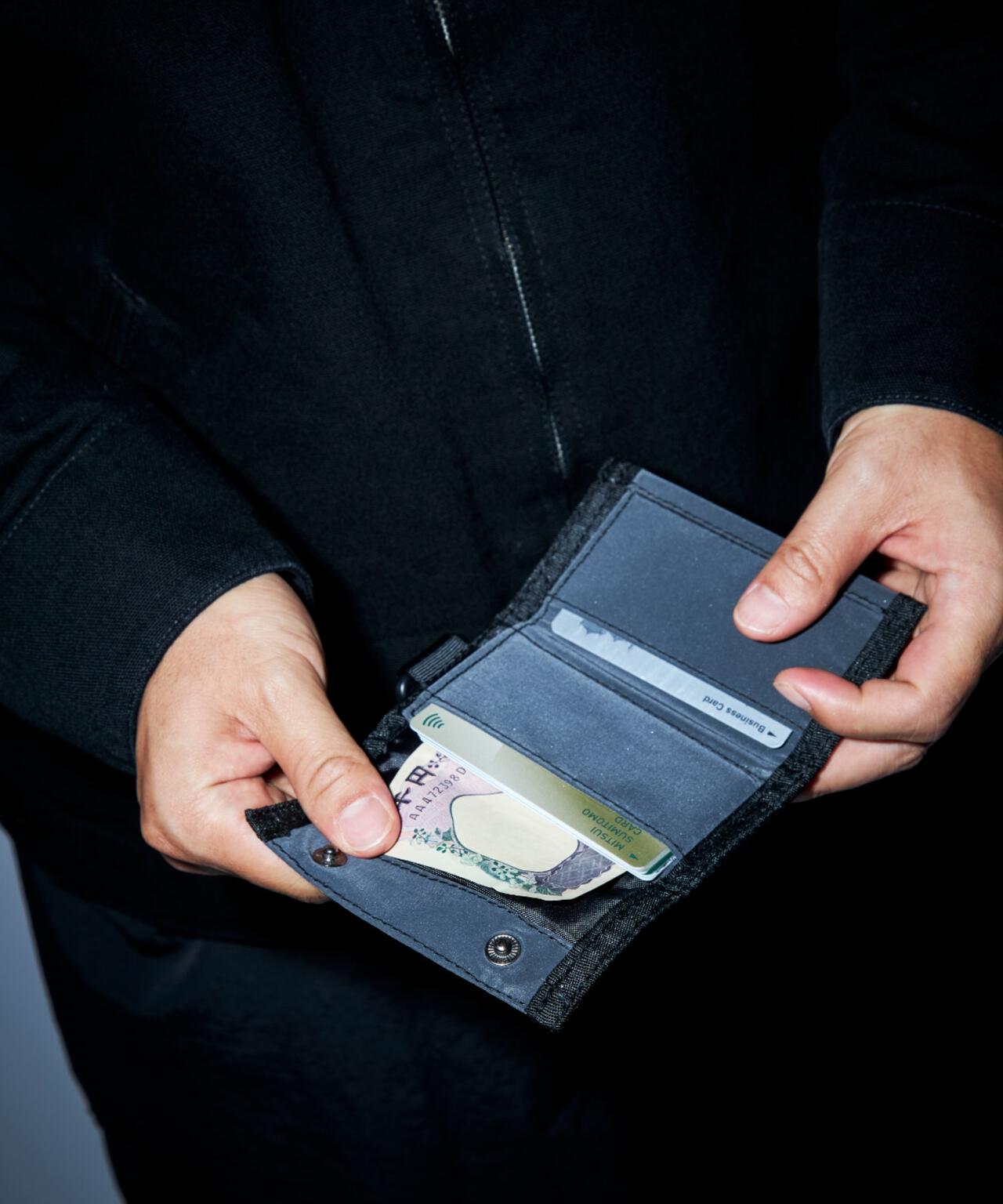 PACKING/パッキング　BLACK REFLECTIVE WALLET