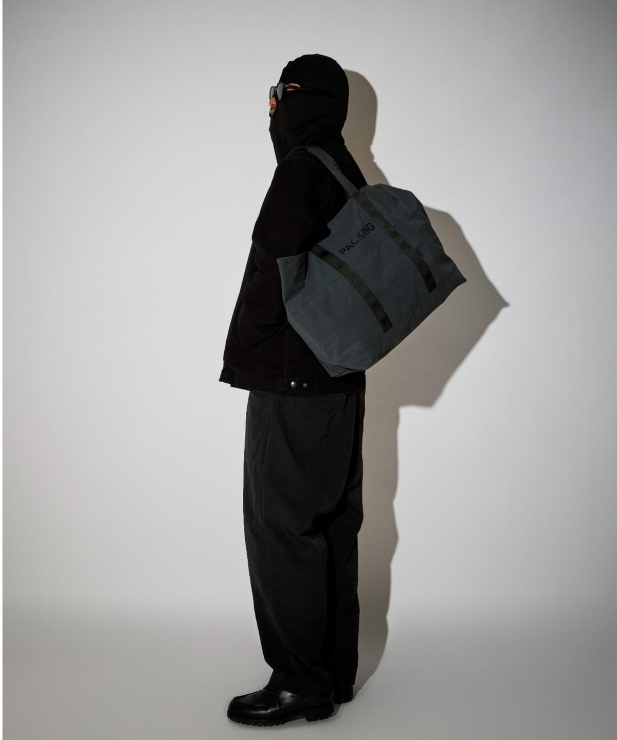 PACKING/パッキング　BLACK REFLECTIVE TOTE
