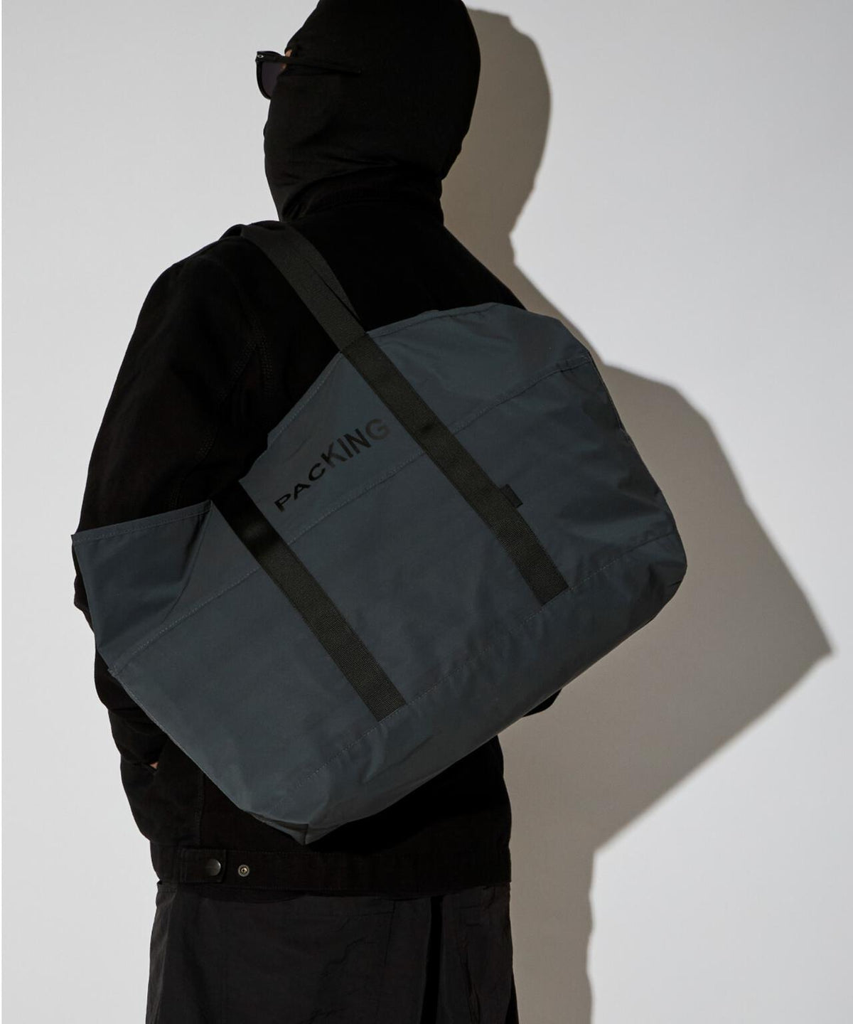 PACKING/パッキング　BLACK REFLECTIVE TOTE
