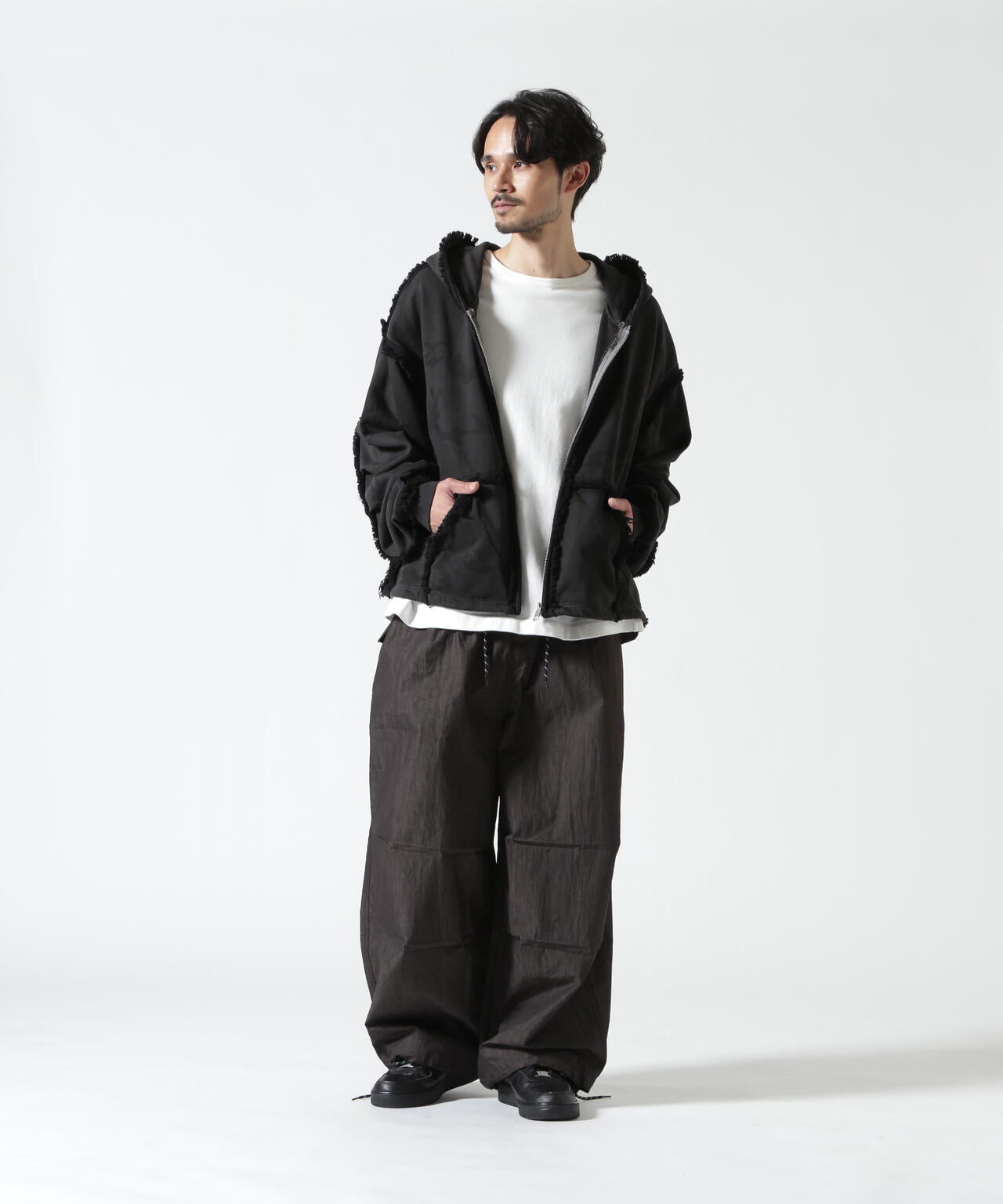 Height 178  Chest 92  Waist 76  hips 95  Shoes 27.0 着用サイズ：L